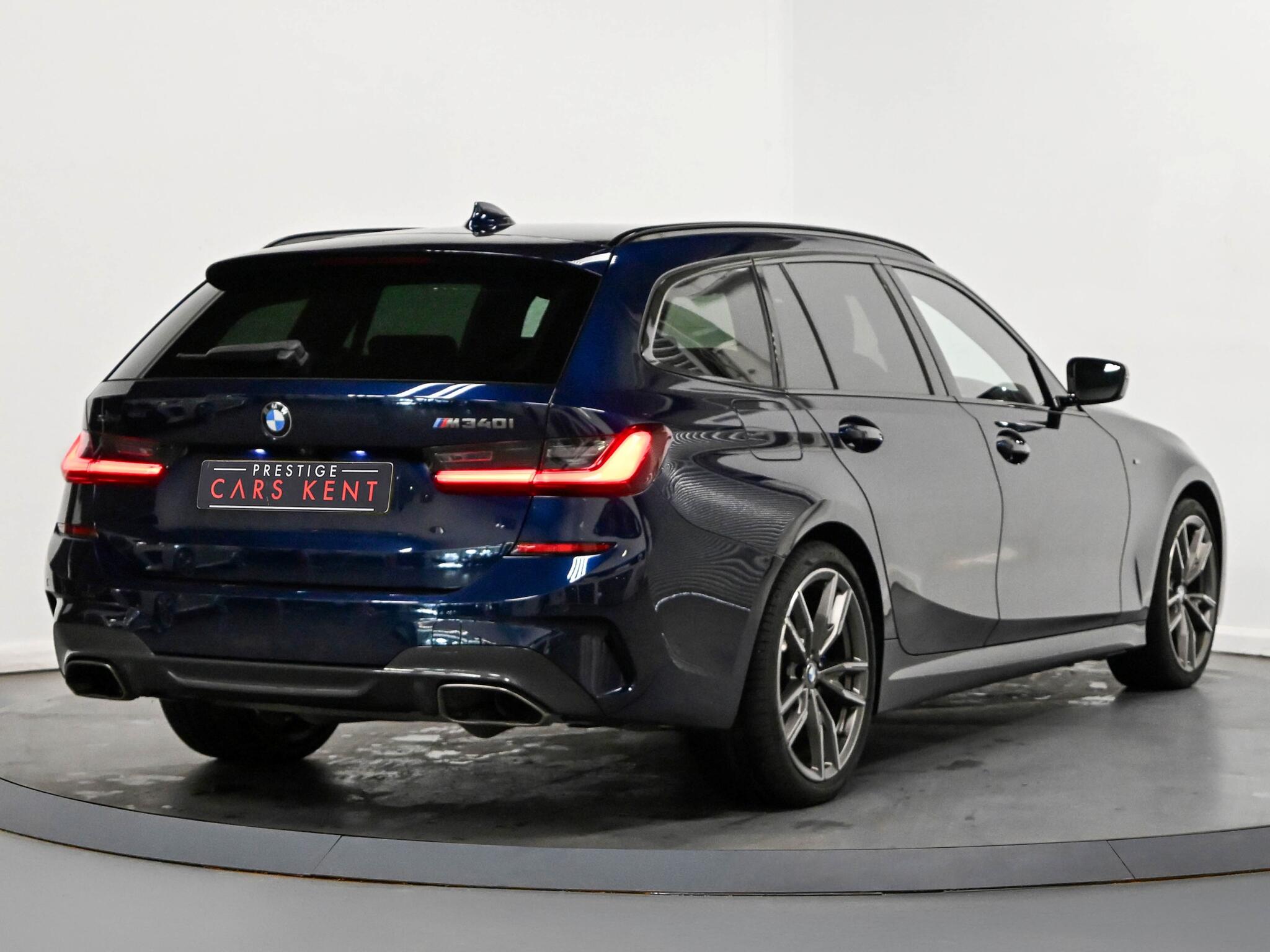 BMW 3 Series view 26