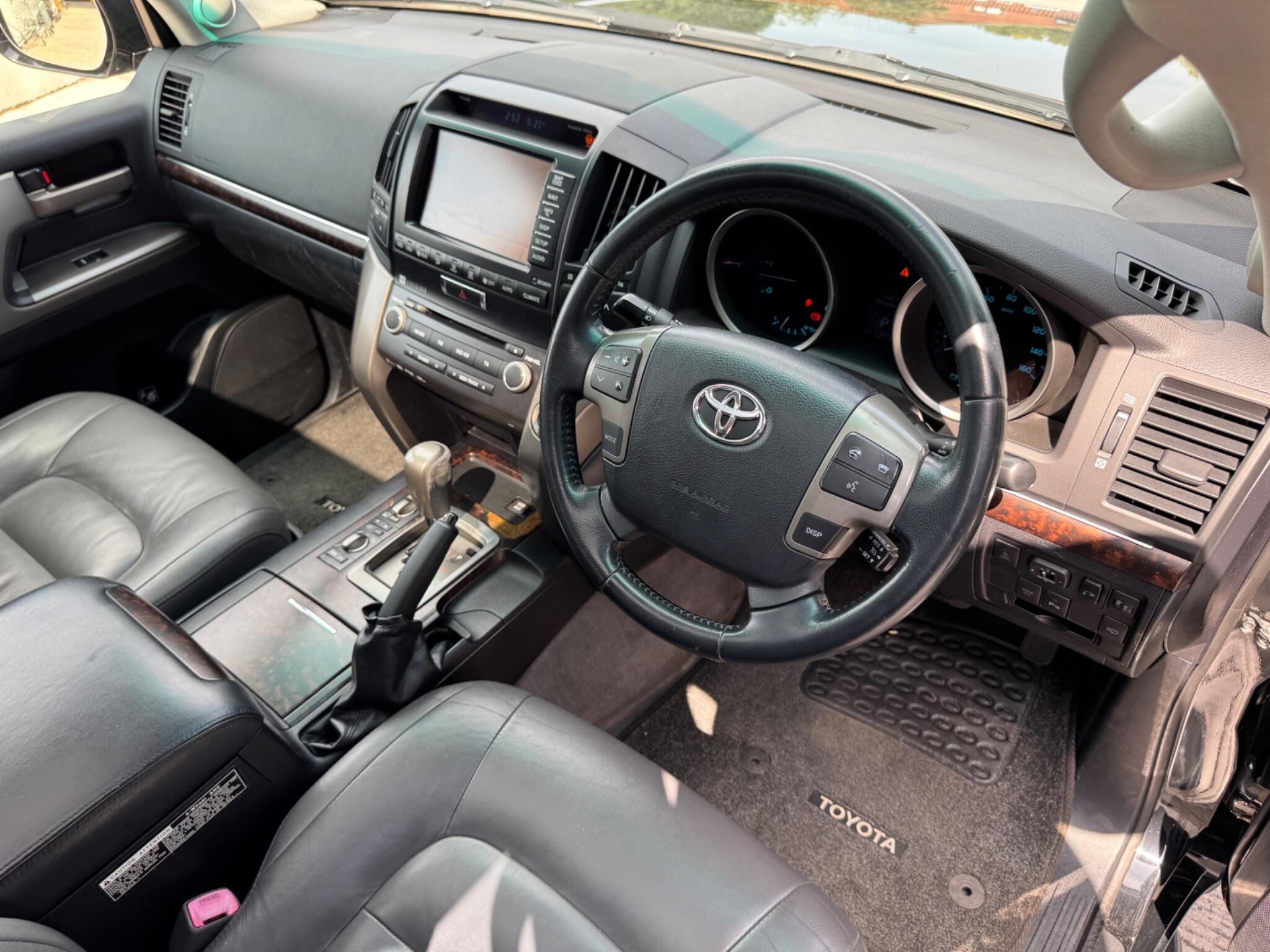 Toyota Land Cruiser view 17