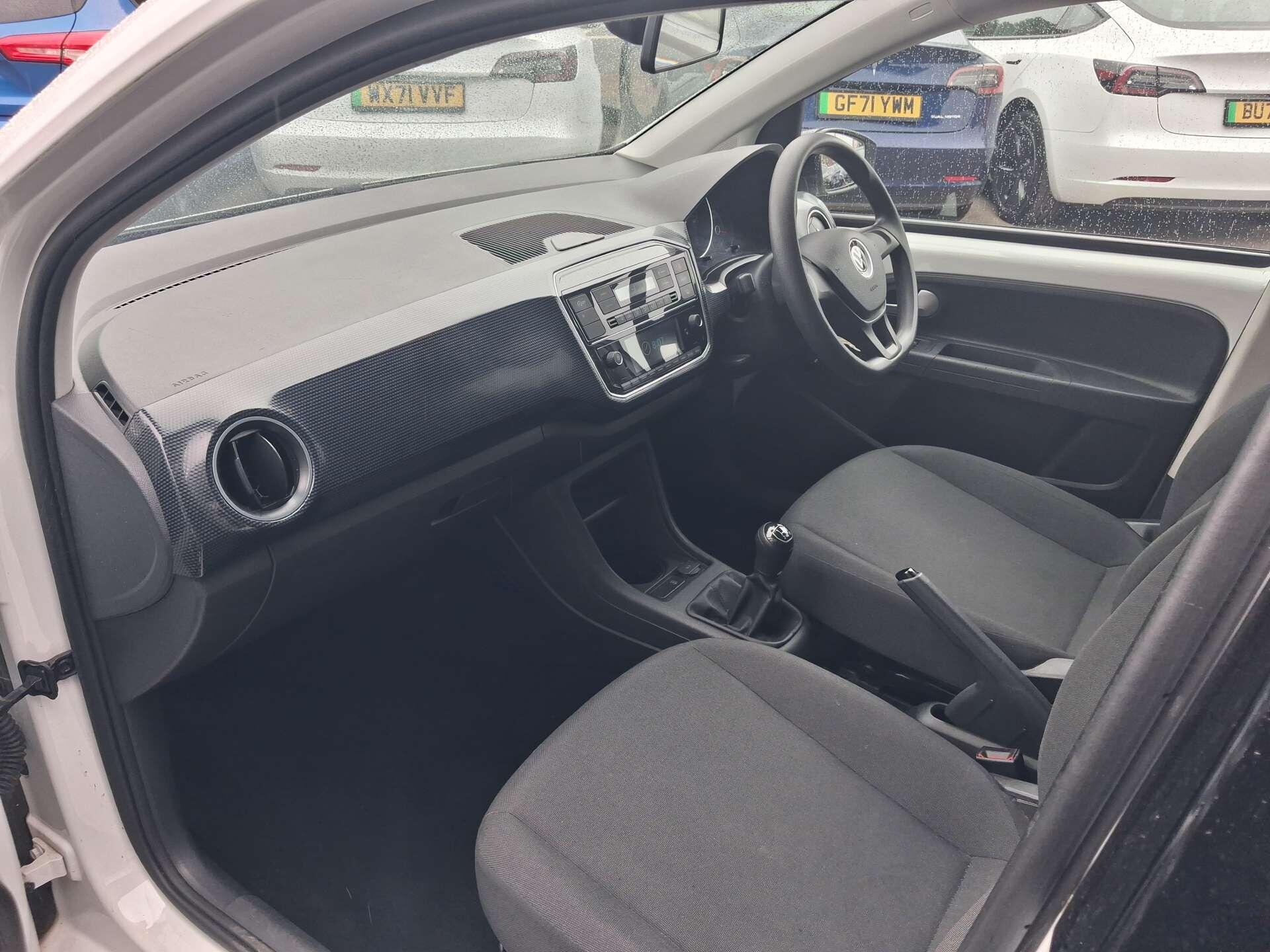 Volkswagen up! view 24