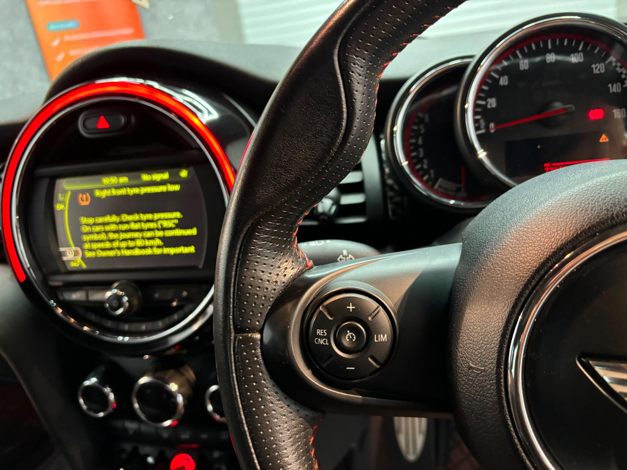 Mini Cooper view 10