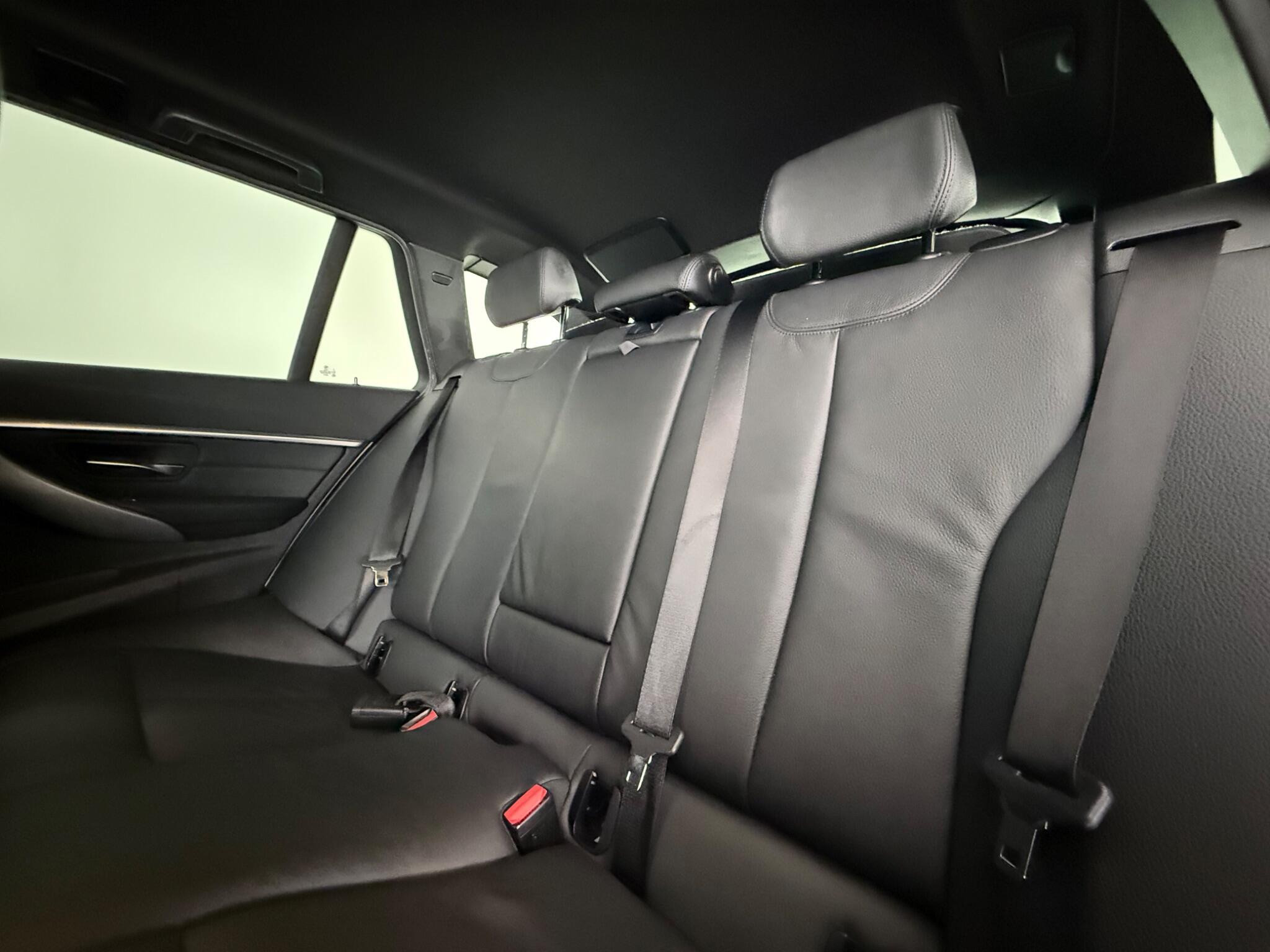 BMW 3 Series view 35