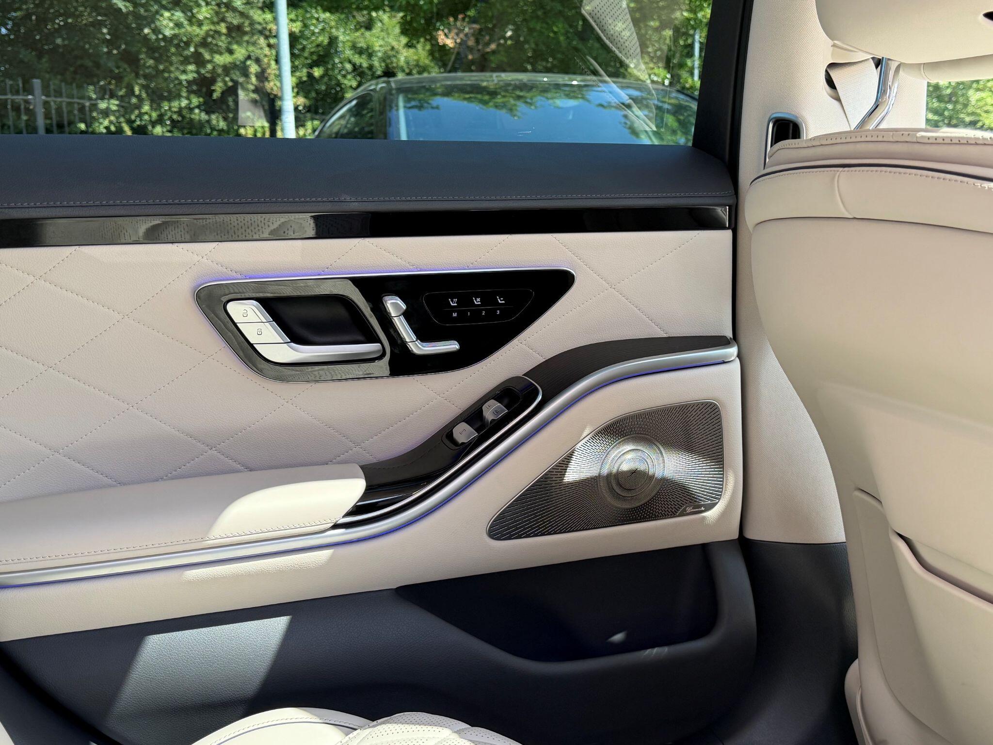 Mercedes-Benz S Class view 23