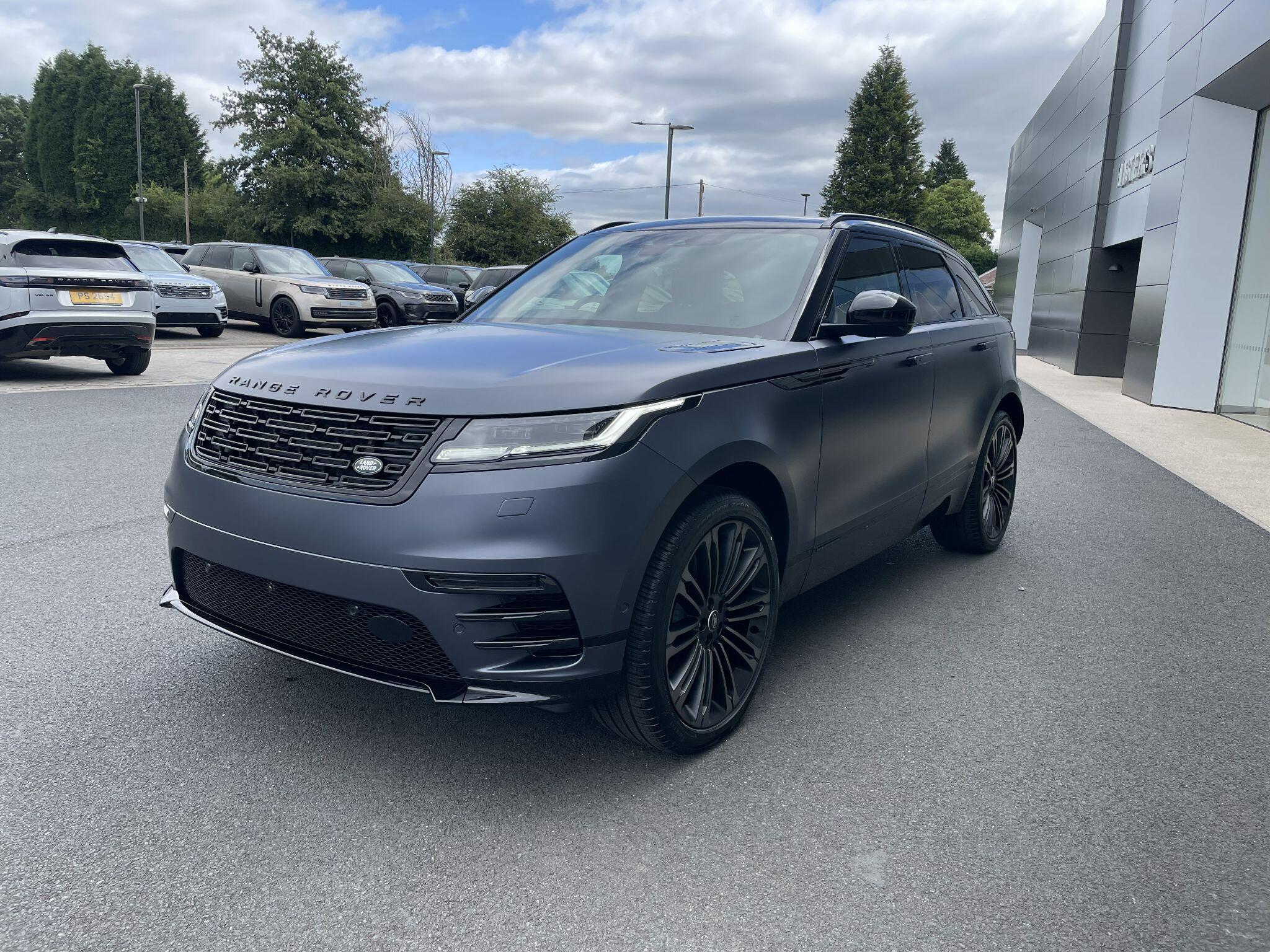 Land Rover Range Rover Velar view 3