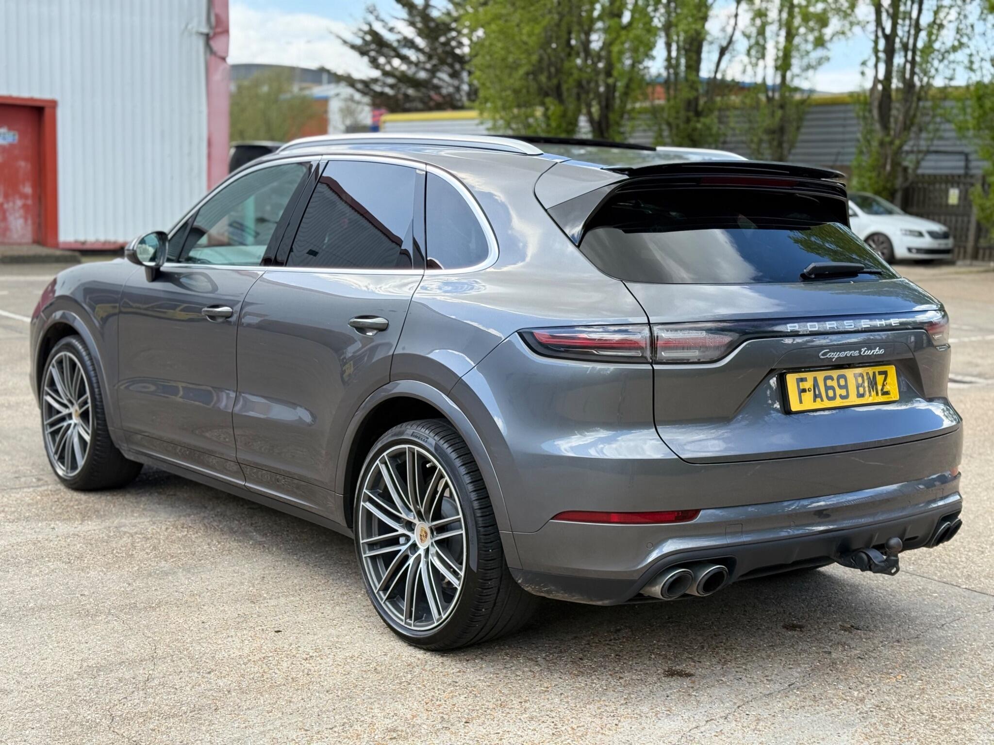 Porsche Cayenne view 11