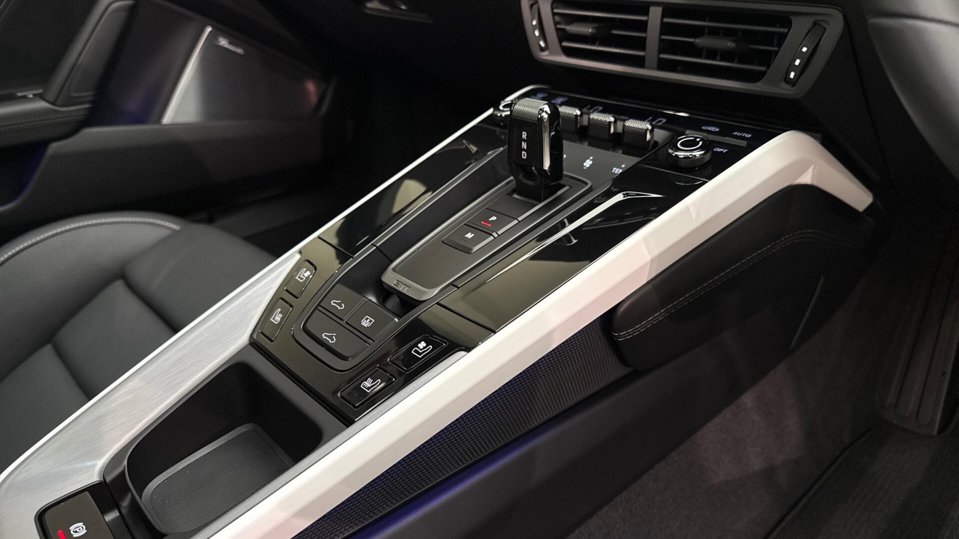 Porsche 911 view 12