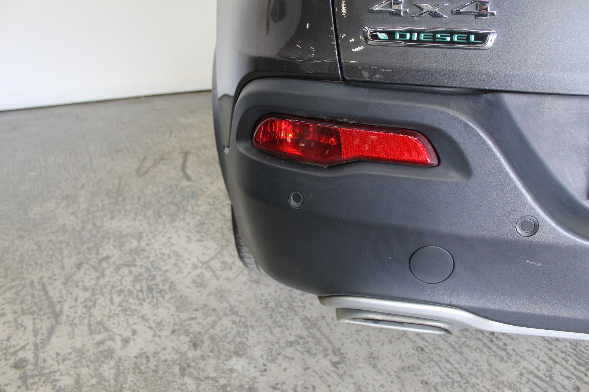 Jeep Cherokee view 19