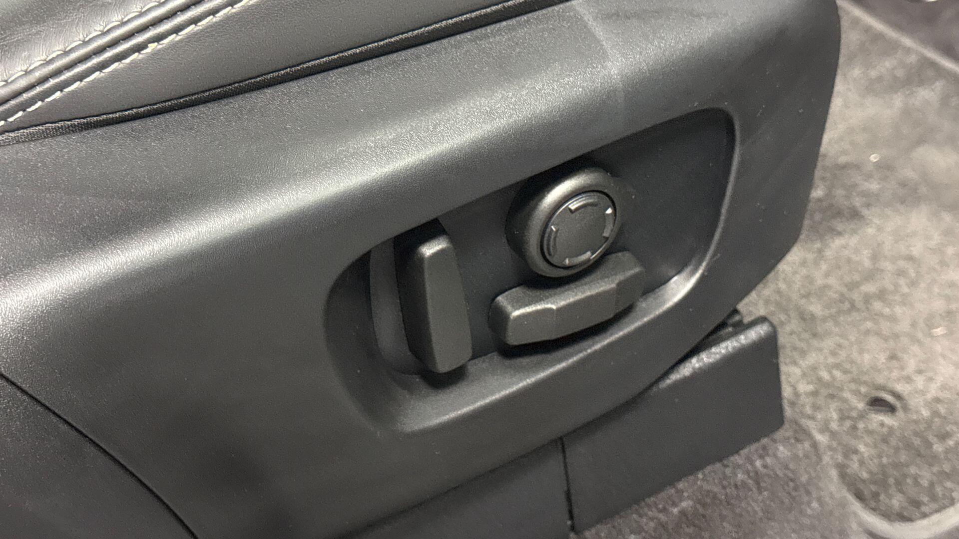 Land Rover Discovery view 28