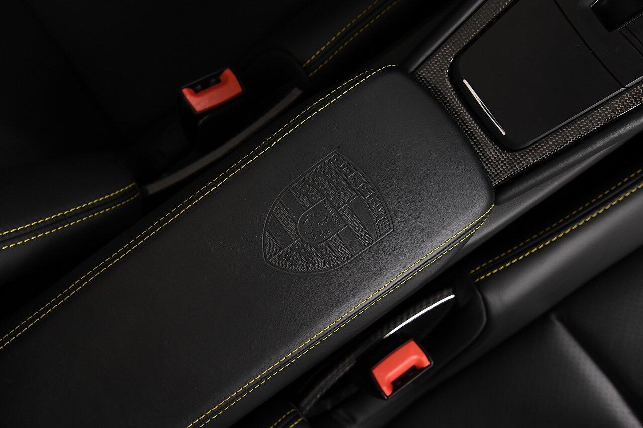 Porsche 911 view 17