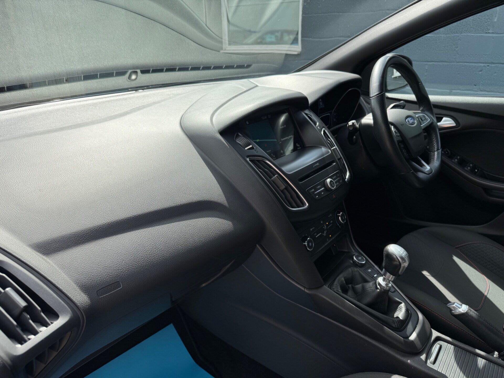Ford Focus view 33
