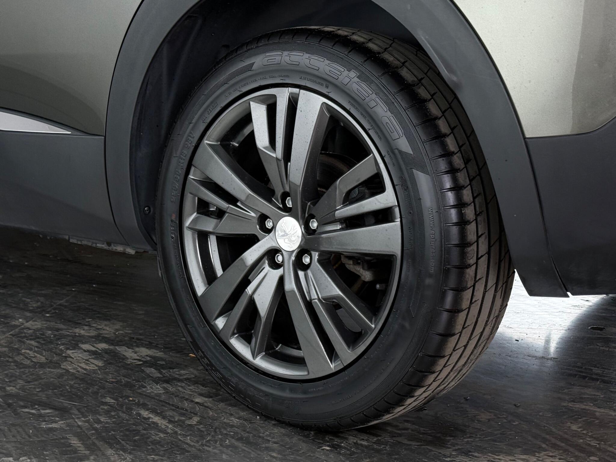 Peugeot 3008 view 9