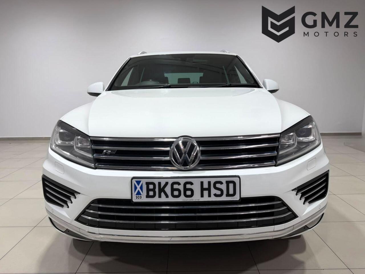 Volkswagen Touareg view 2