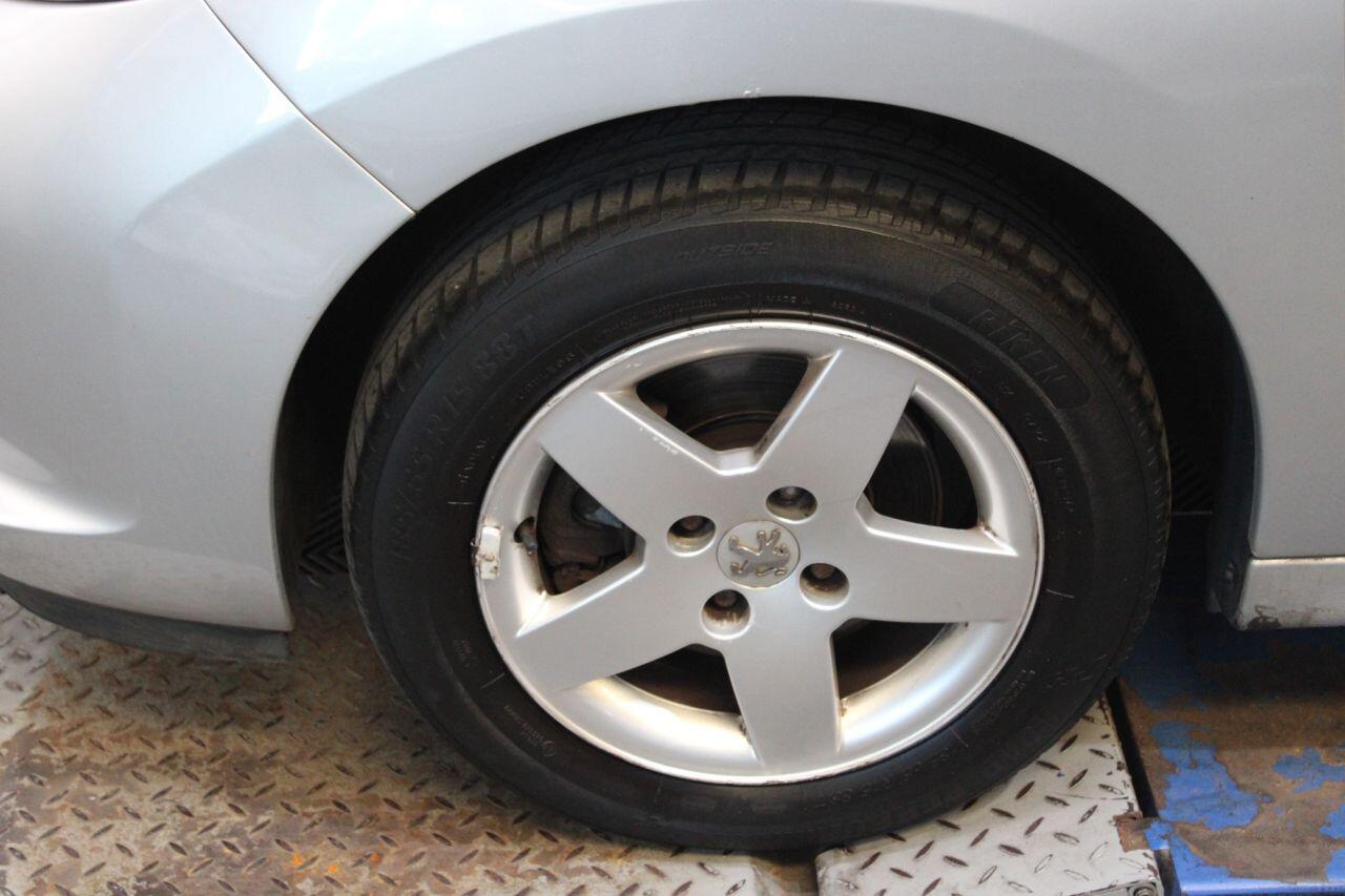 Peugeot 207 view 6