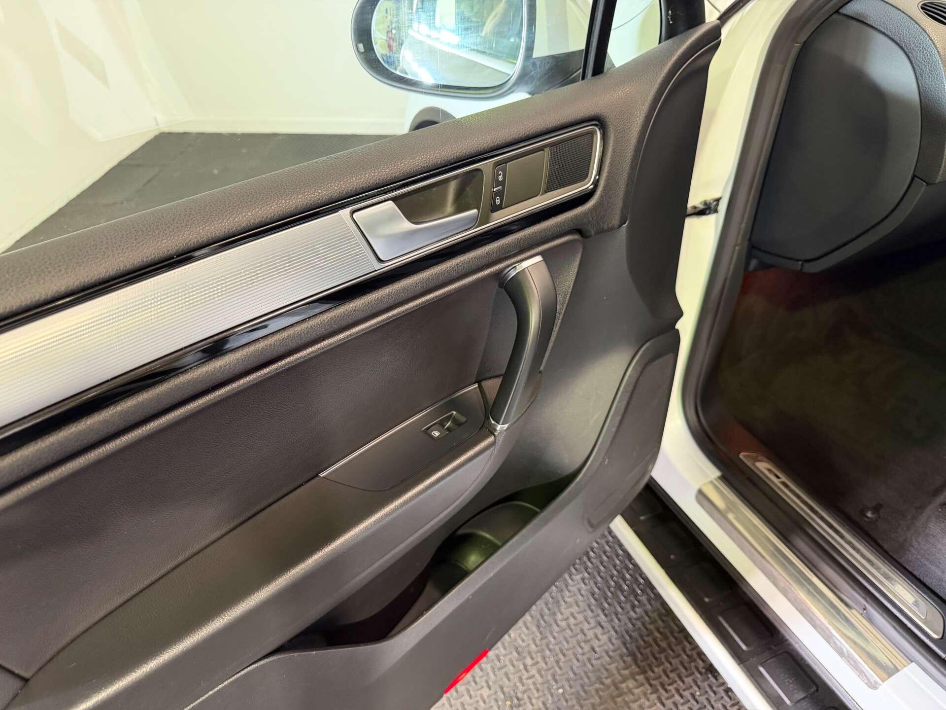 Volkswagen Touareg view 63