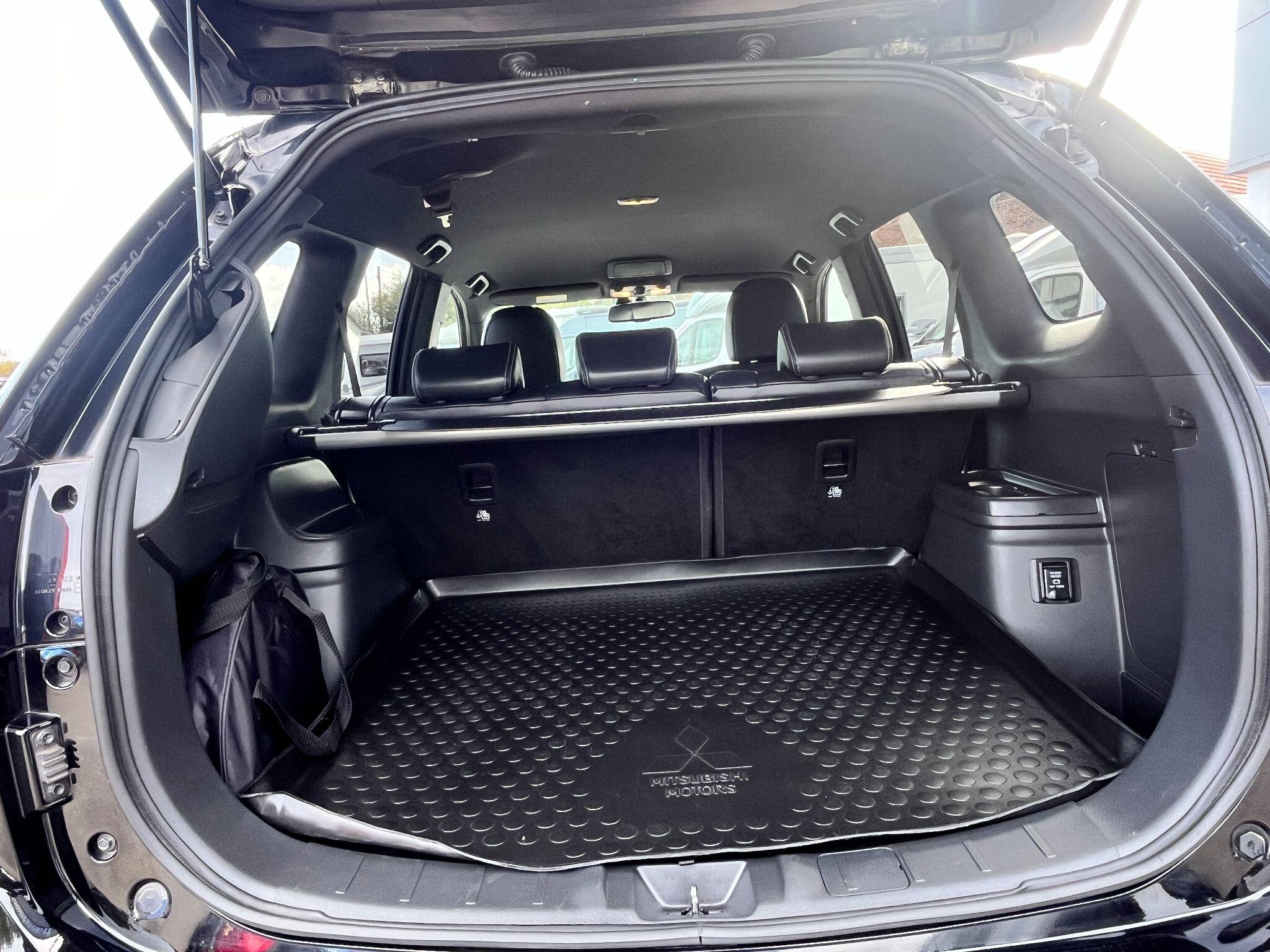 Mitsubishi Outlander view 5