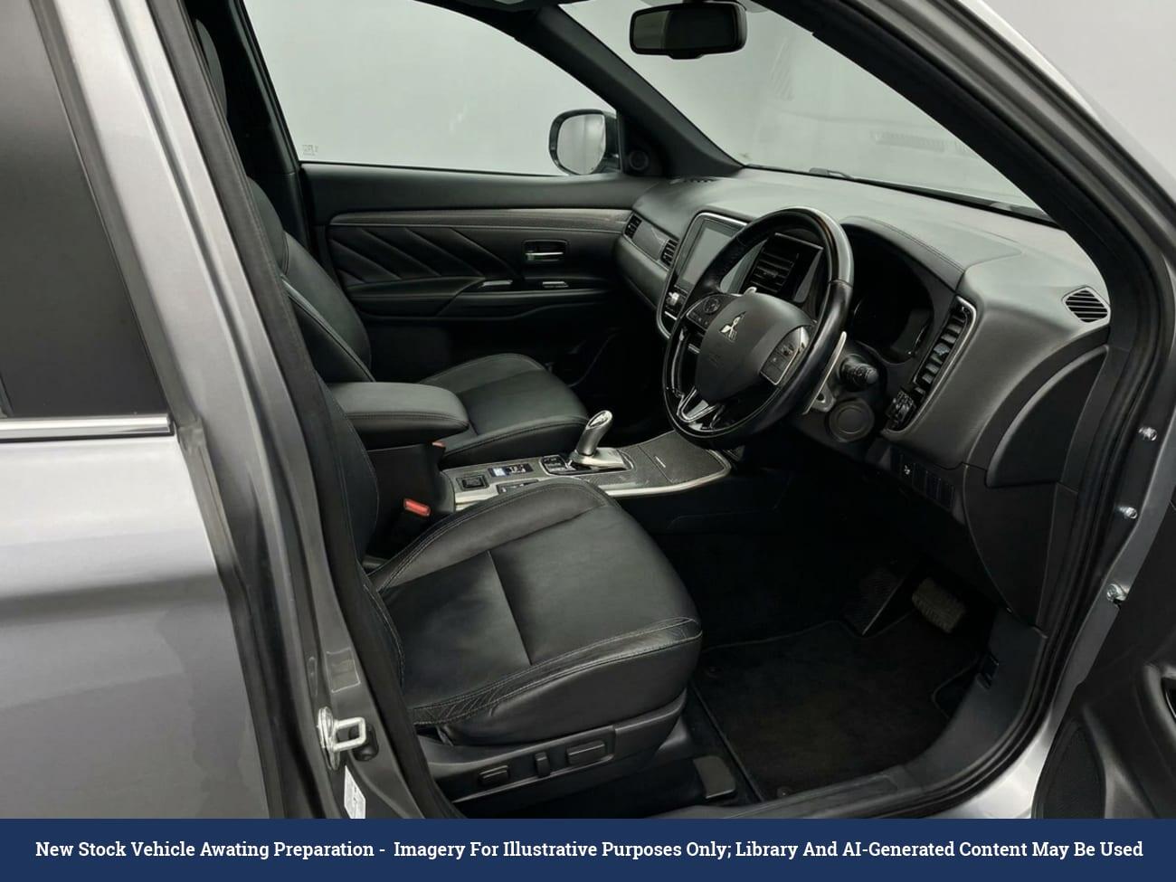Mitsubishi Outlander view 2
