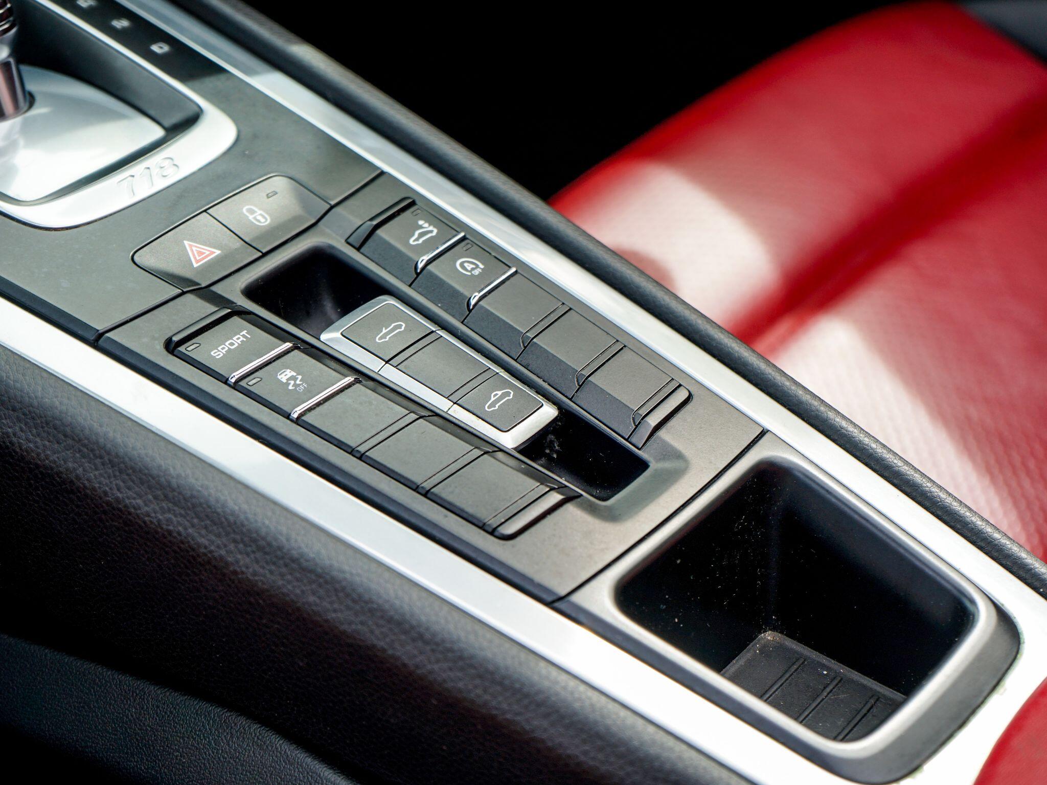 Porsche 718 Boxster view 18