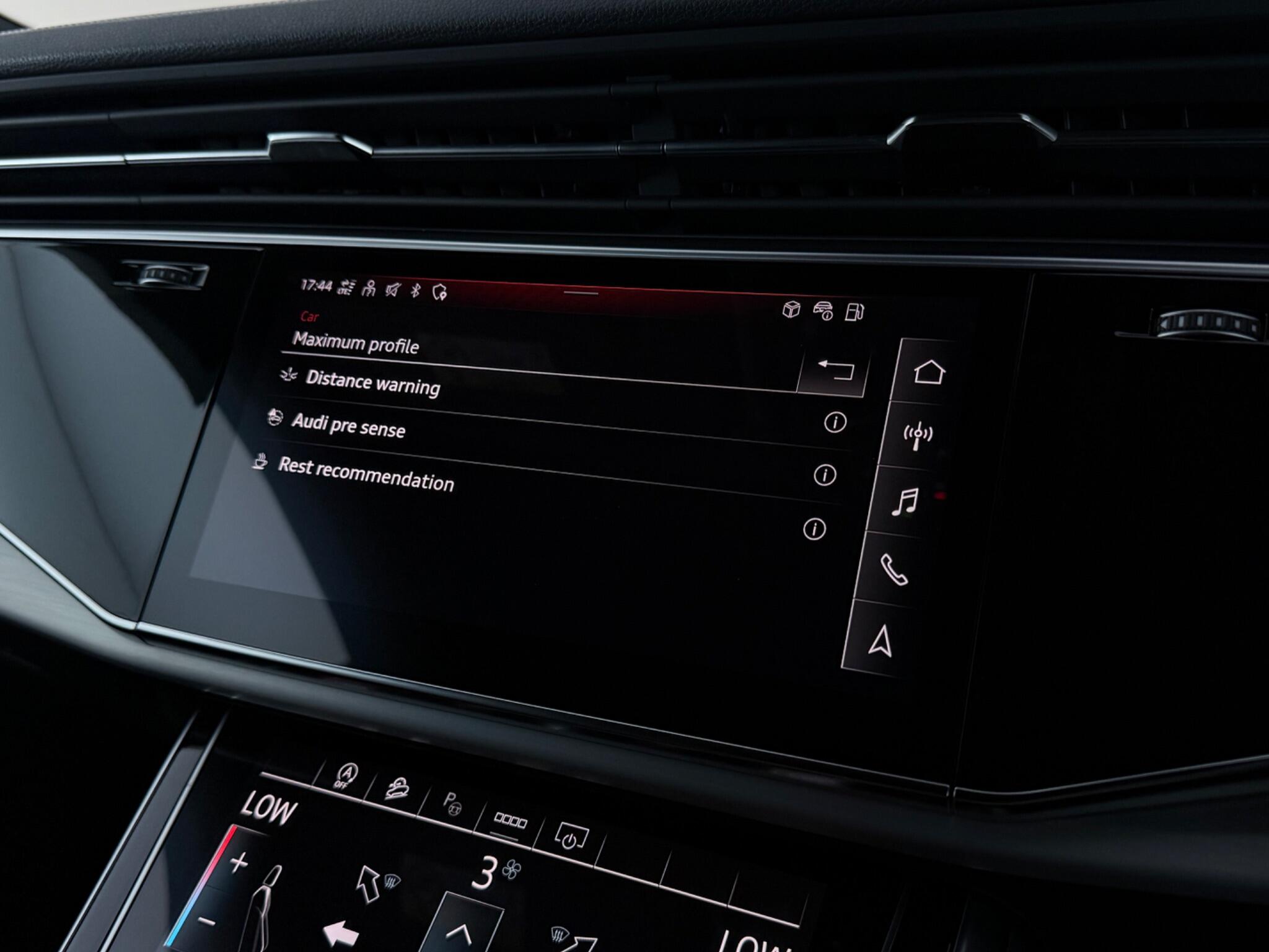 Audi Q8 view 31