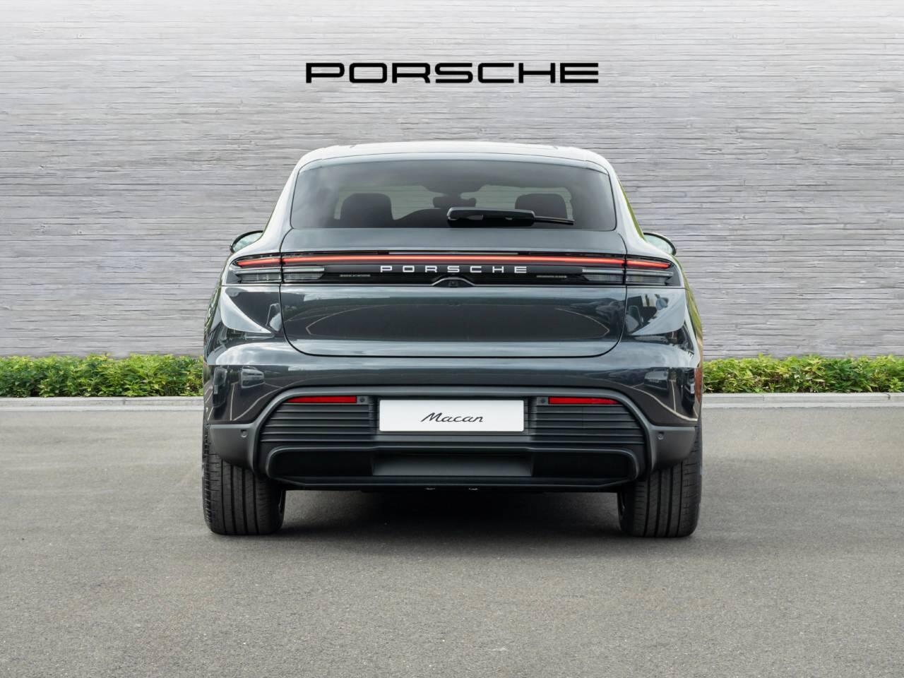 Porsche Macan view 7
