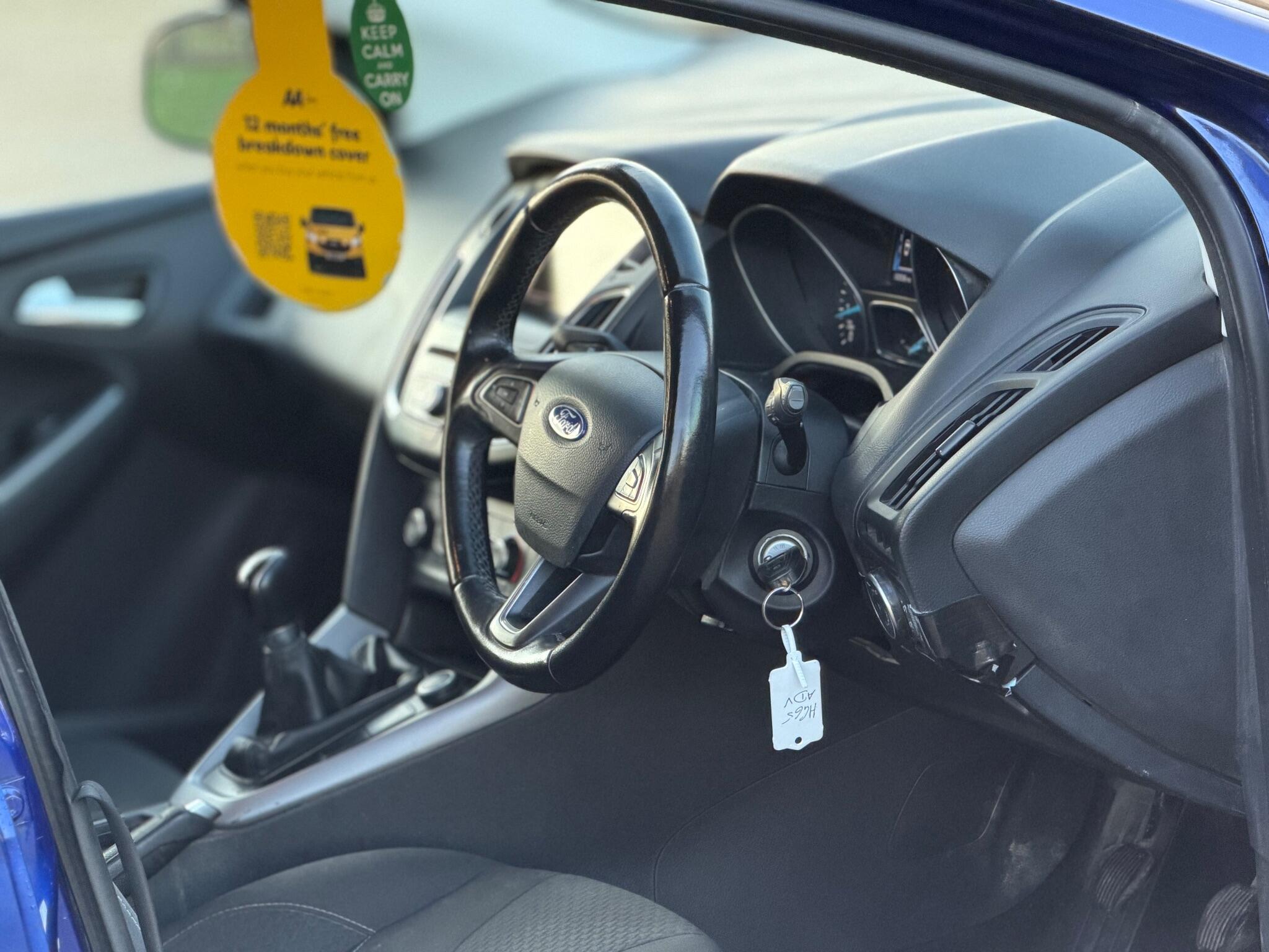 2016 Ford Focus 1.0T EcoBoost Zetec Euro 6 (s/s) 5dr image 24