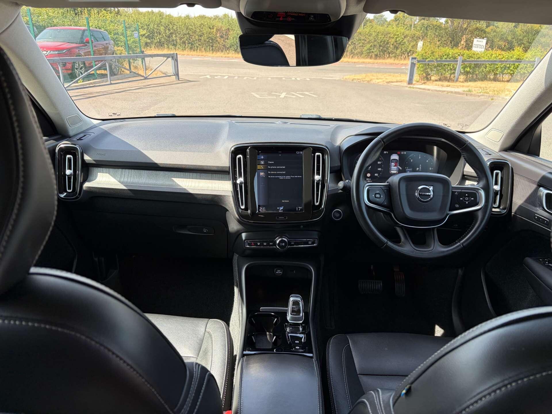 Volvo XC40 view 34