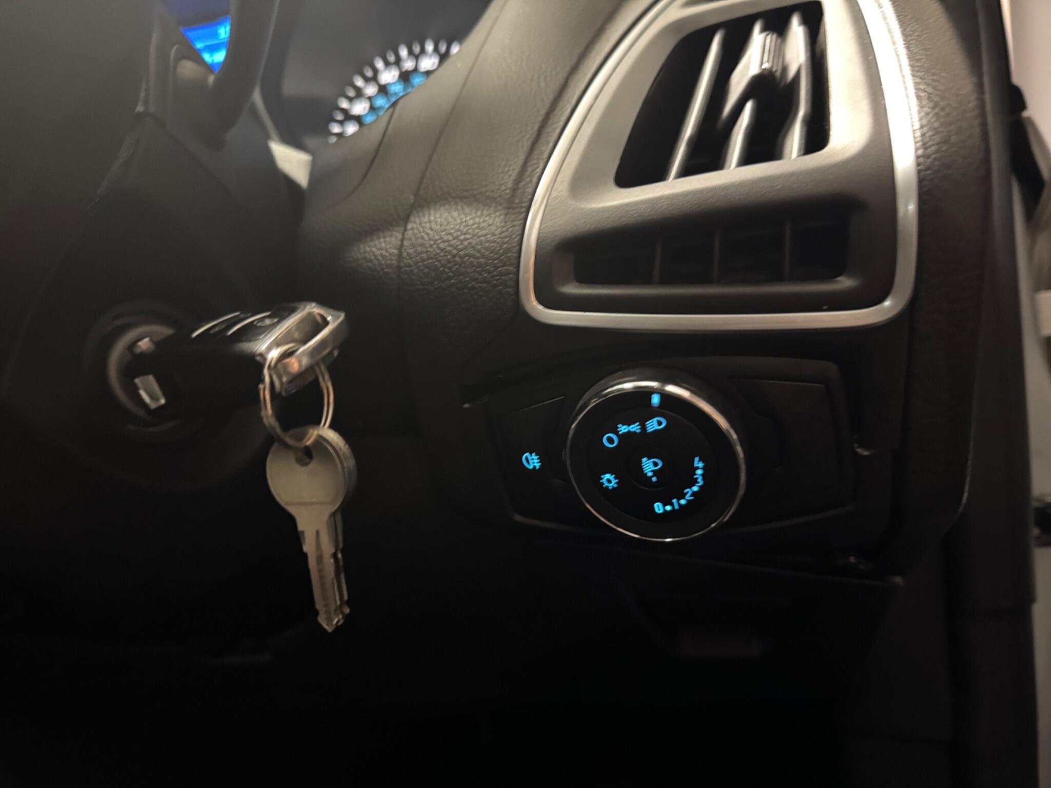 2014 Ford Focus 1.6 TDCi Edge Euro 5 (s/s) 5dr • 59,000 miles image 26