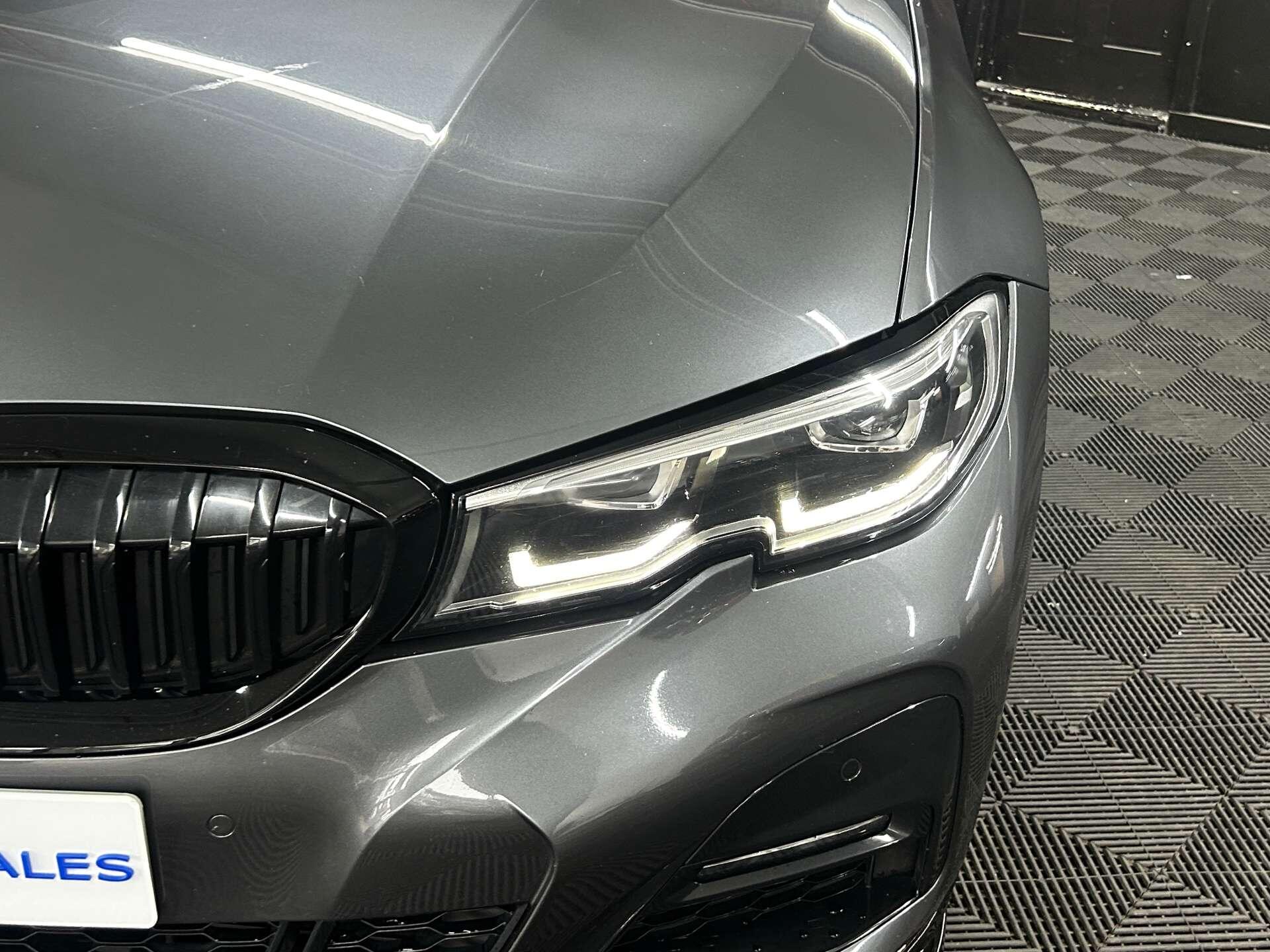 BMW 3 Series view 4