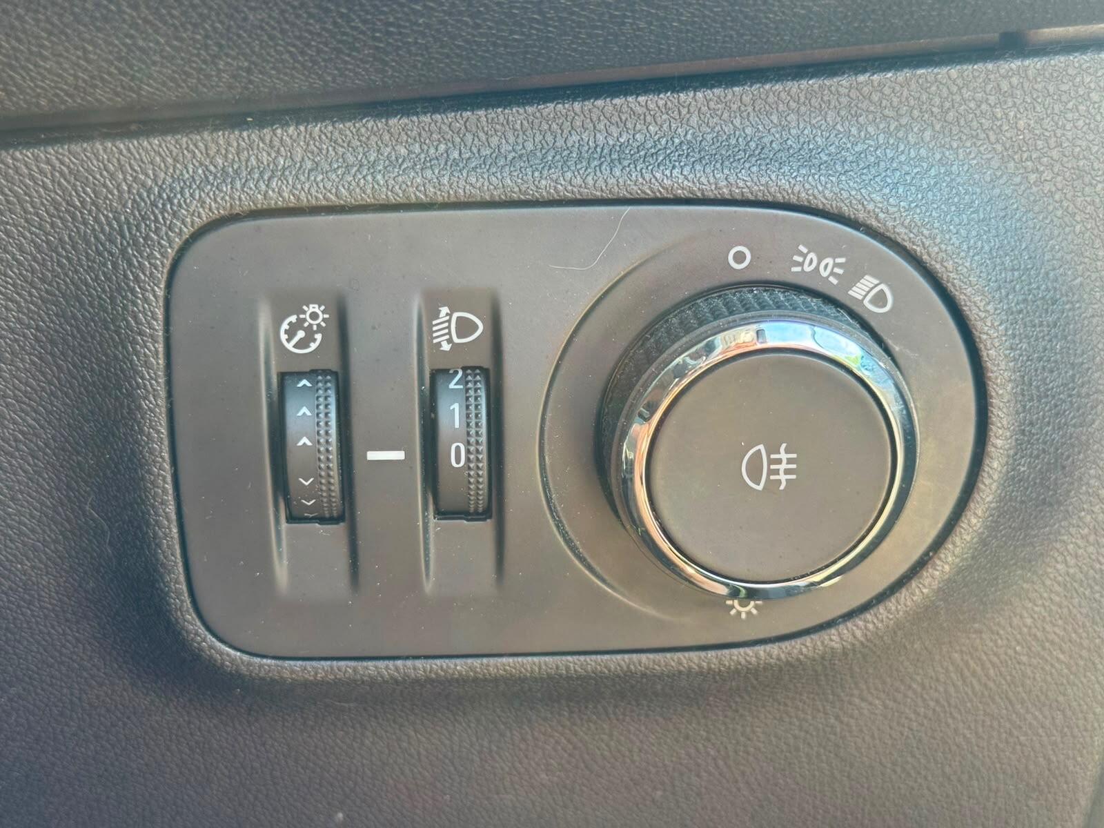 Vauxhall Corsa view 25