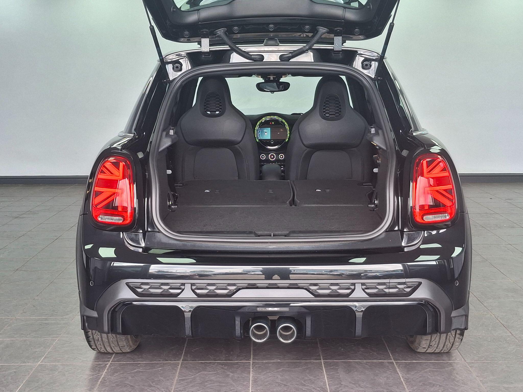 Mini Hatch view 24