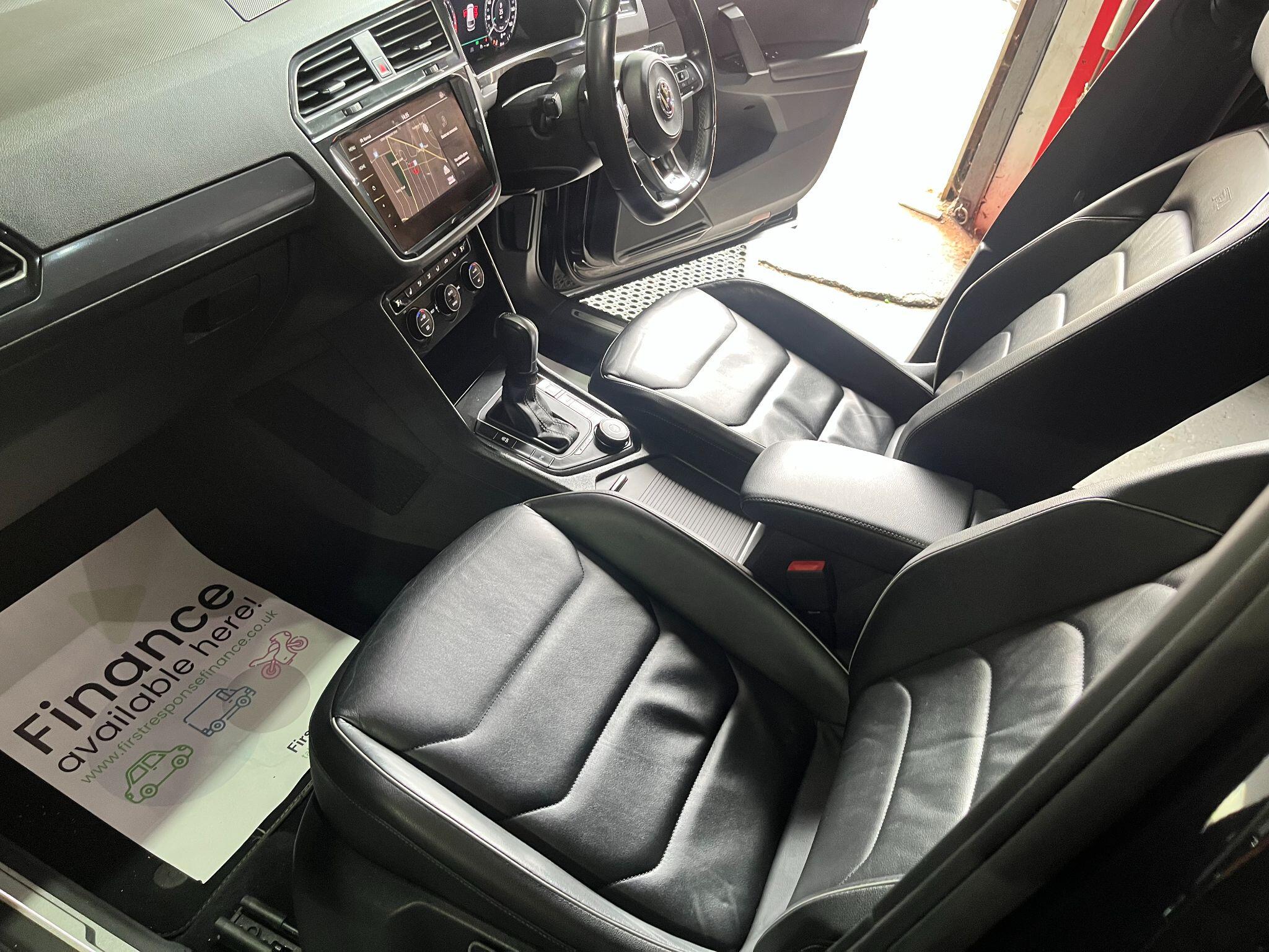 Volkswagen Tiguan view 12