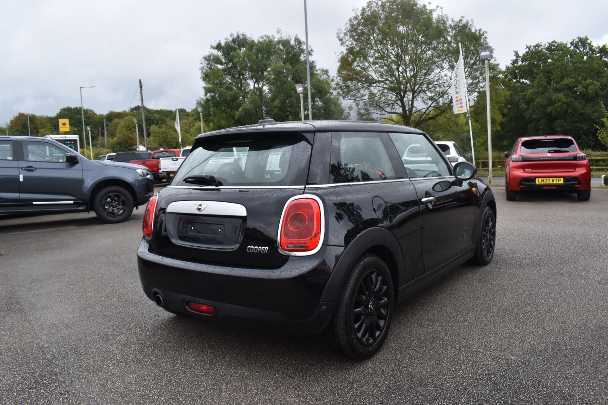 Hatch - 1.5 Cooper Auto Euro 6 (s/s) 3dr - Image 12