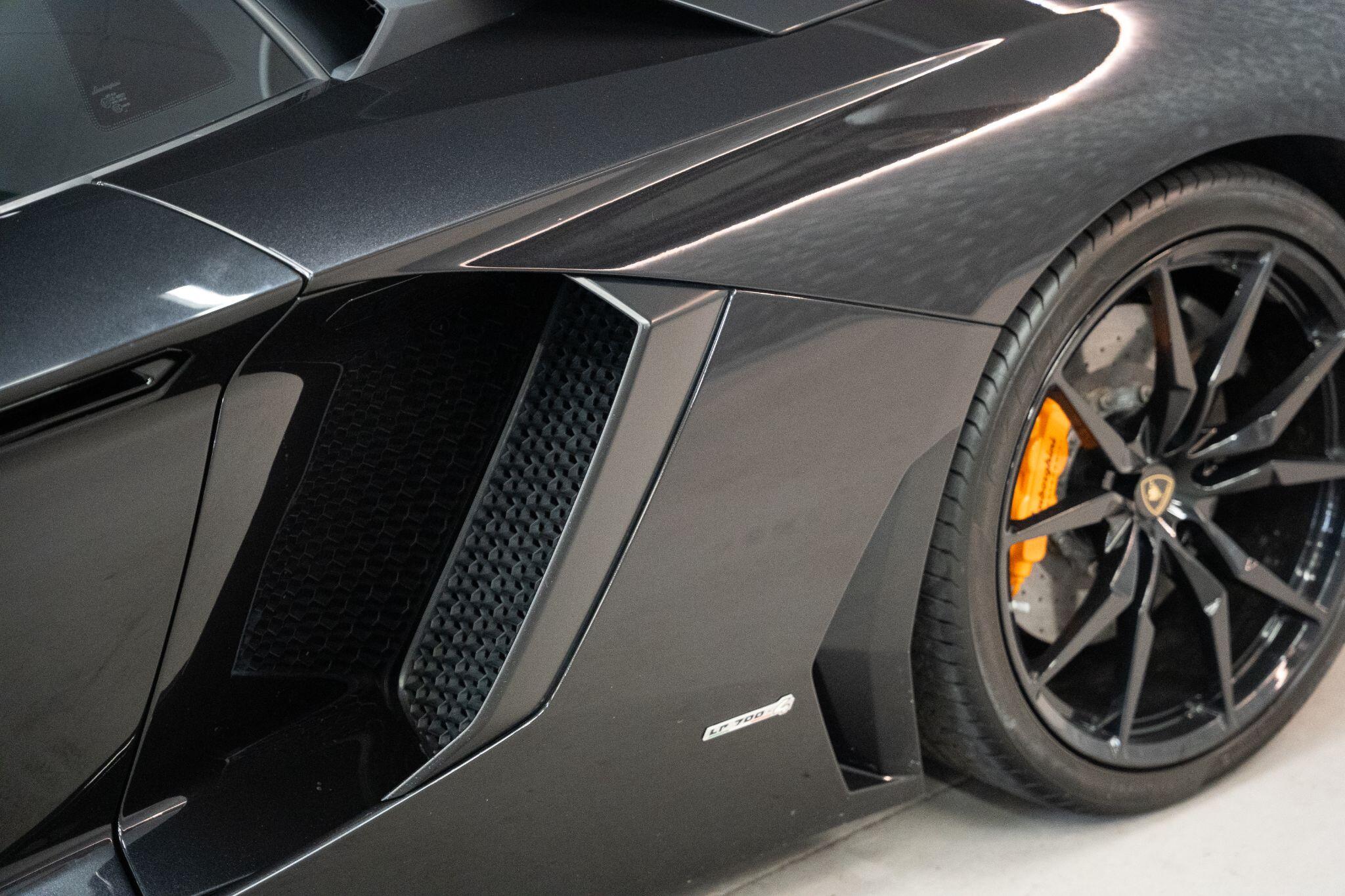 Lamborghini Aventador view 43