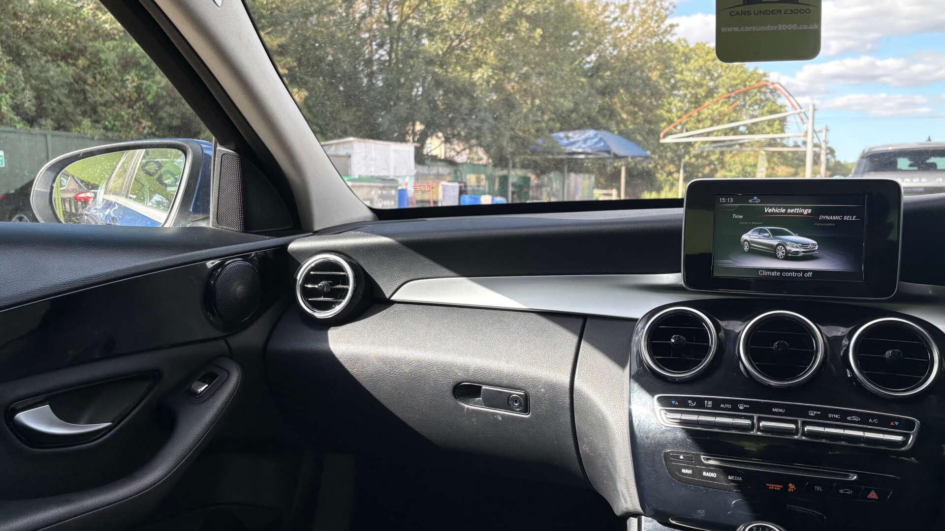 Mercedes-Benz C-Class view 35