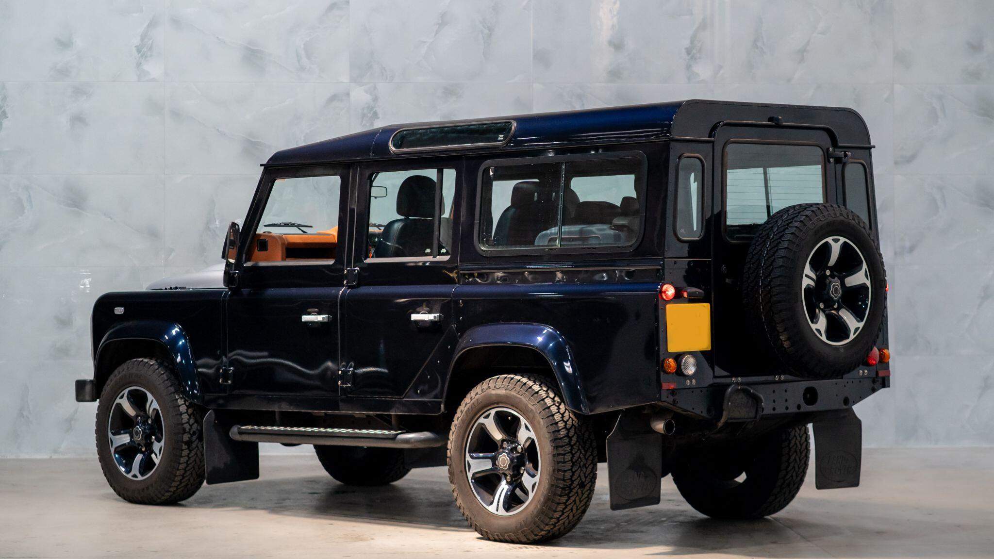 Land Rover Defender view 5