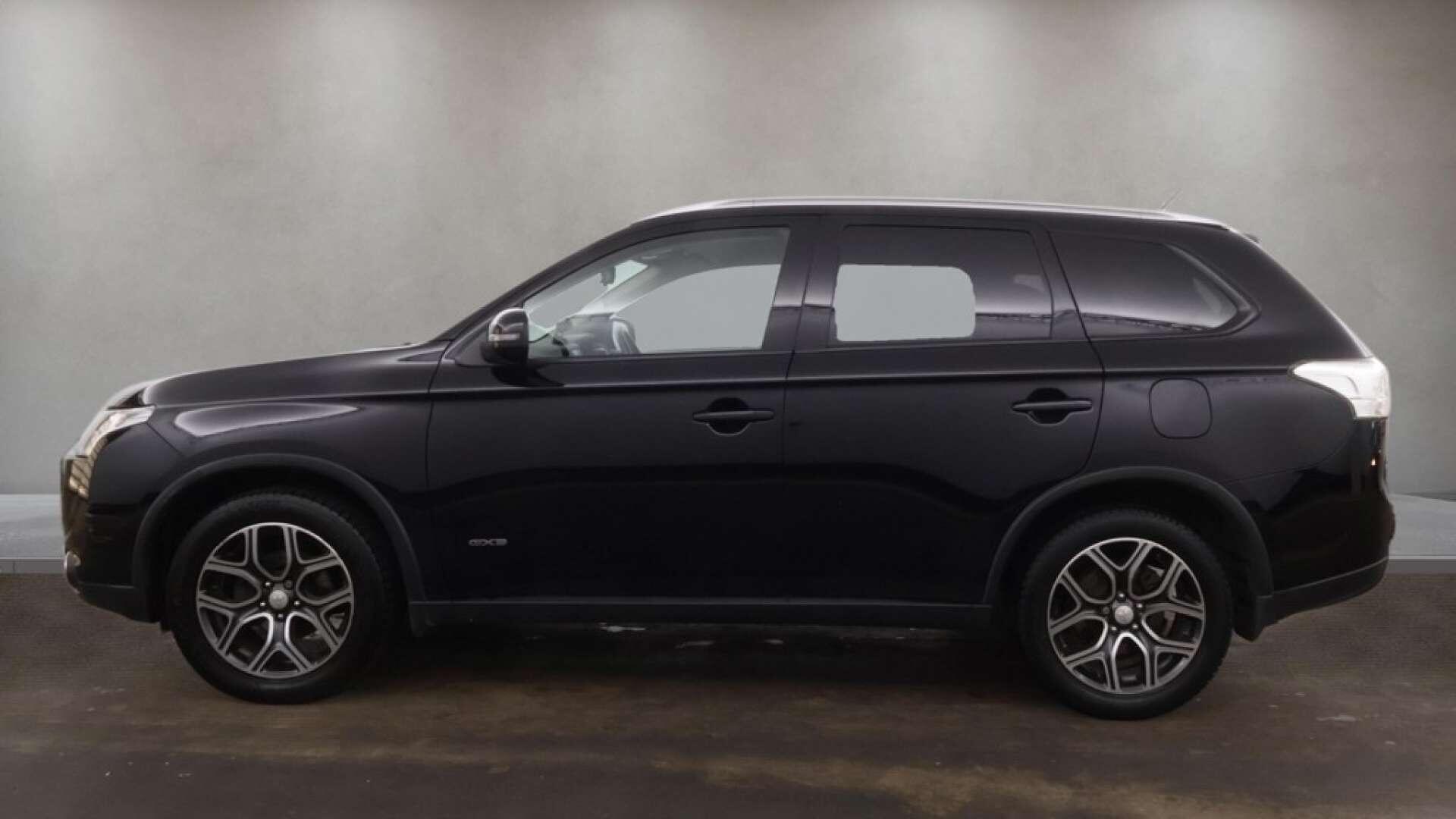 Mitsubishi Outlander view 12