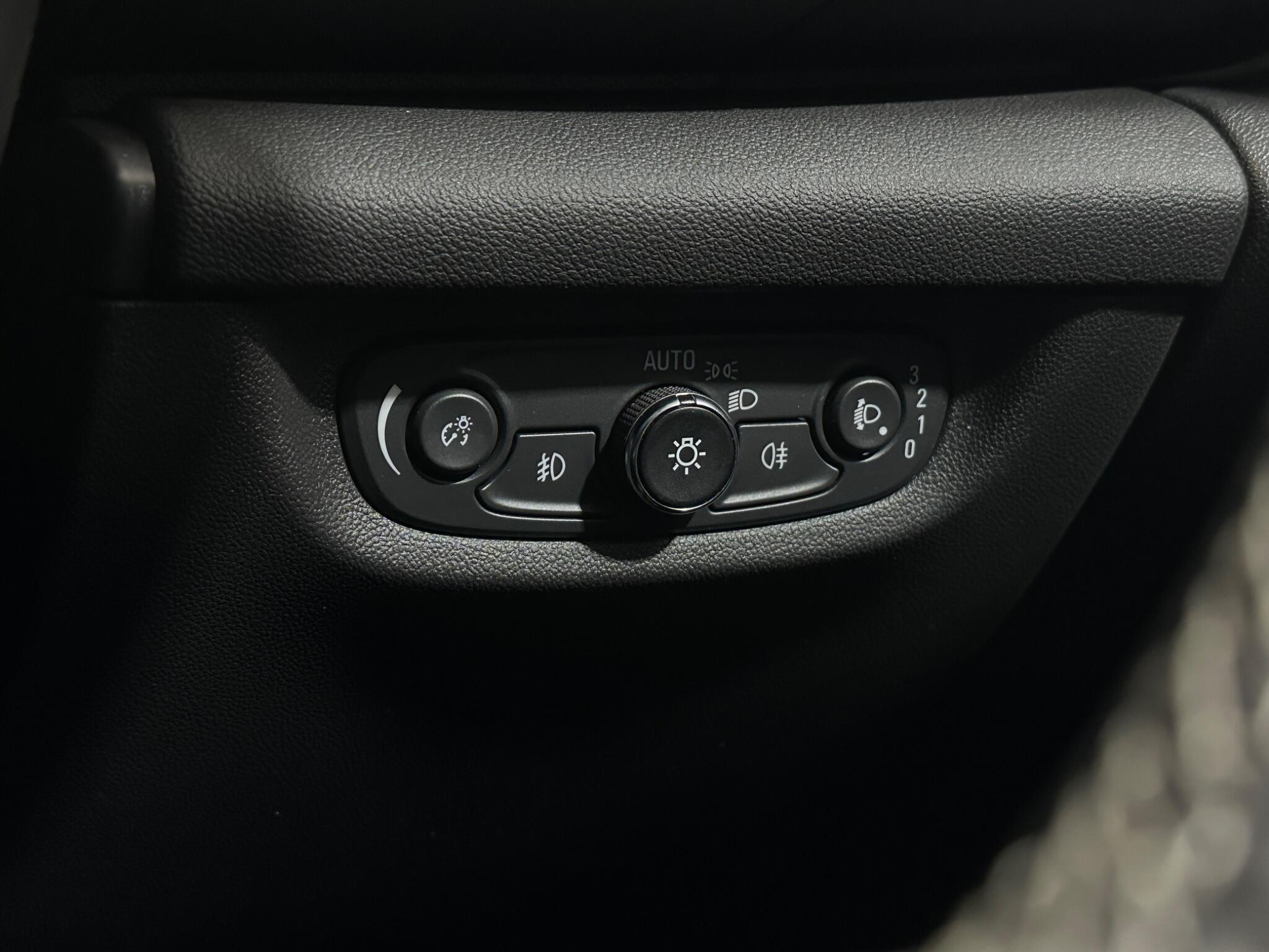 Vauxhall Insignia view 17