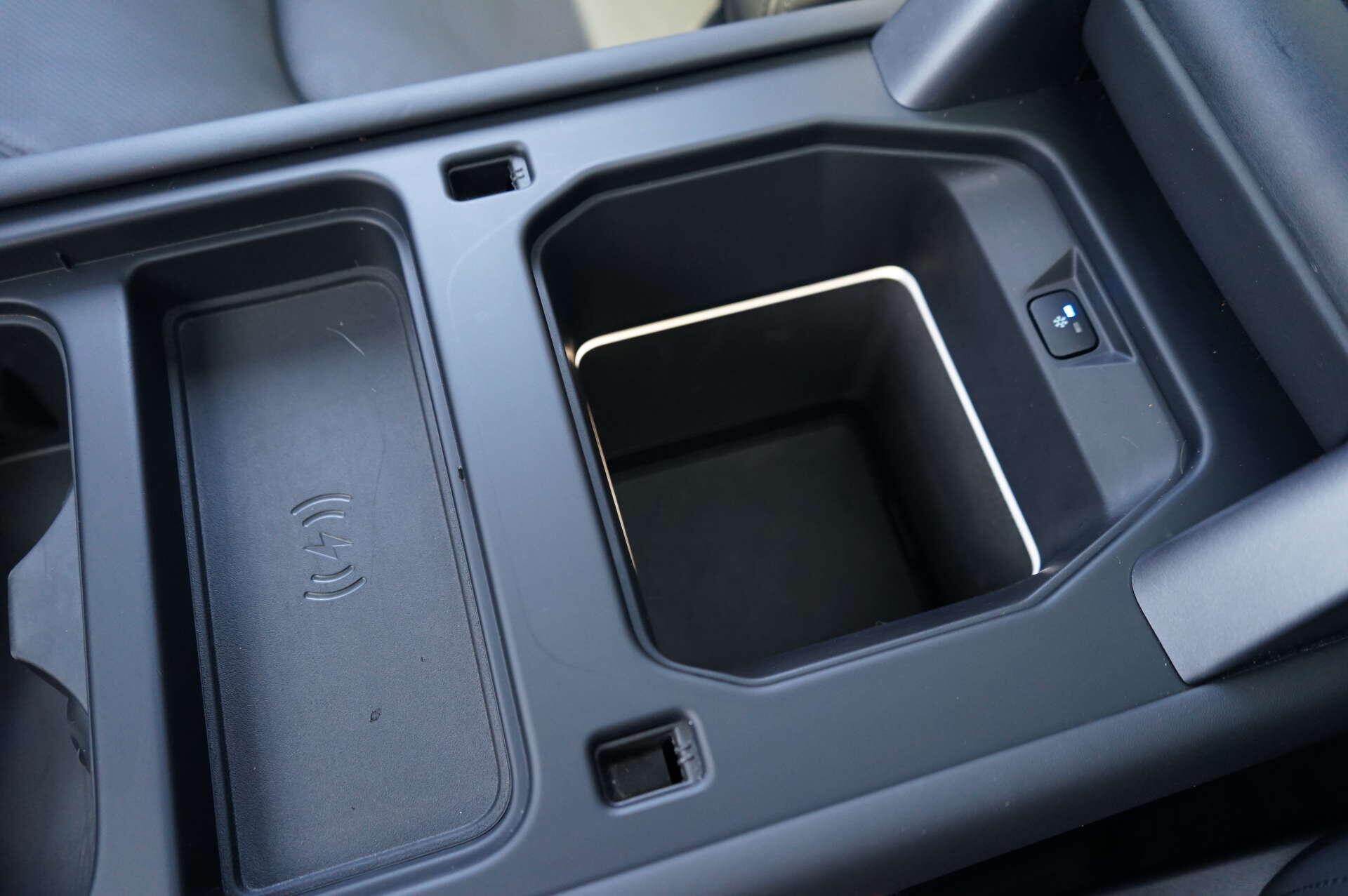 Land Rover Defender view 19