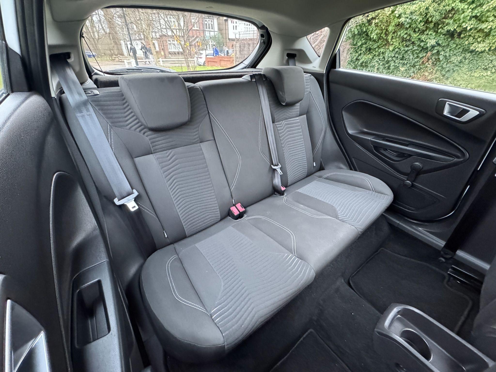 2016 Ford Fiesta image 23