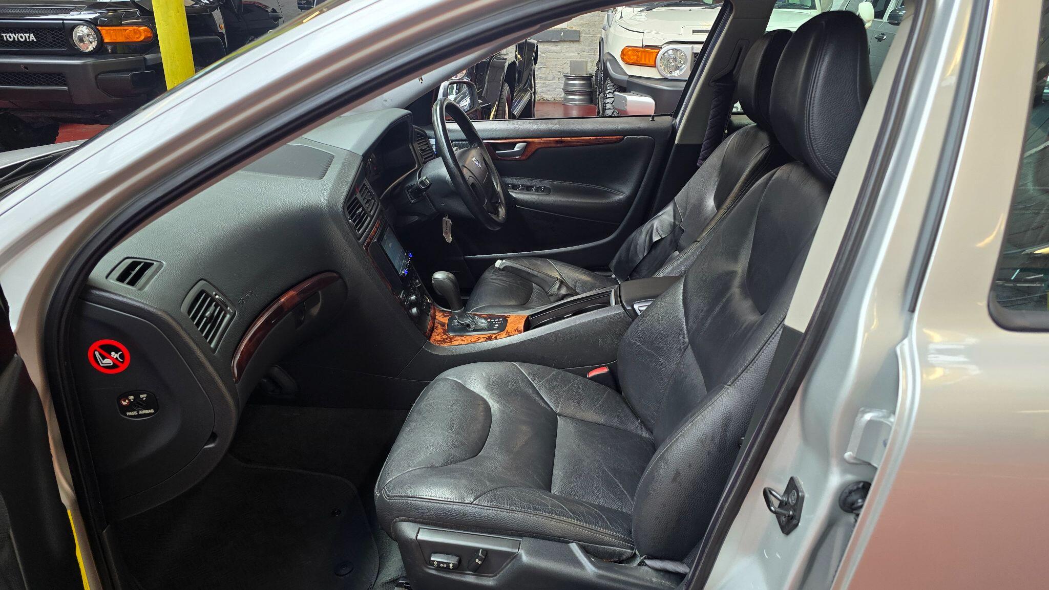Volvo V70 view 3