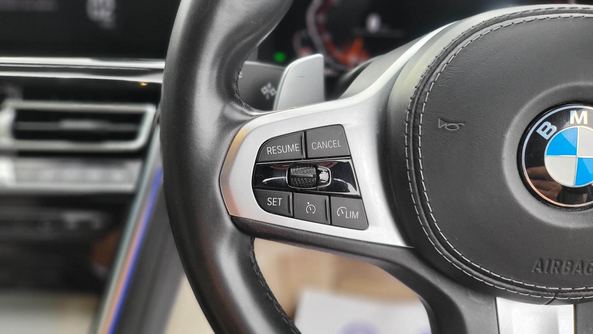 BMW 8 Series view 33