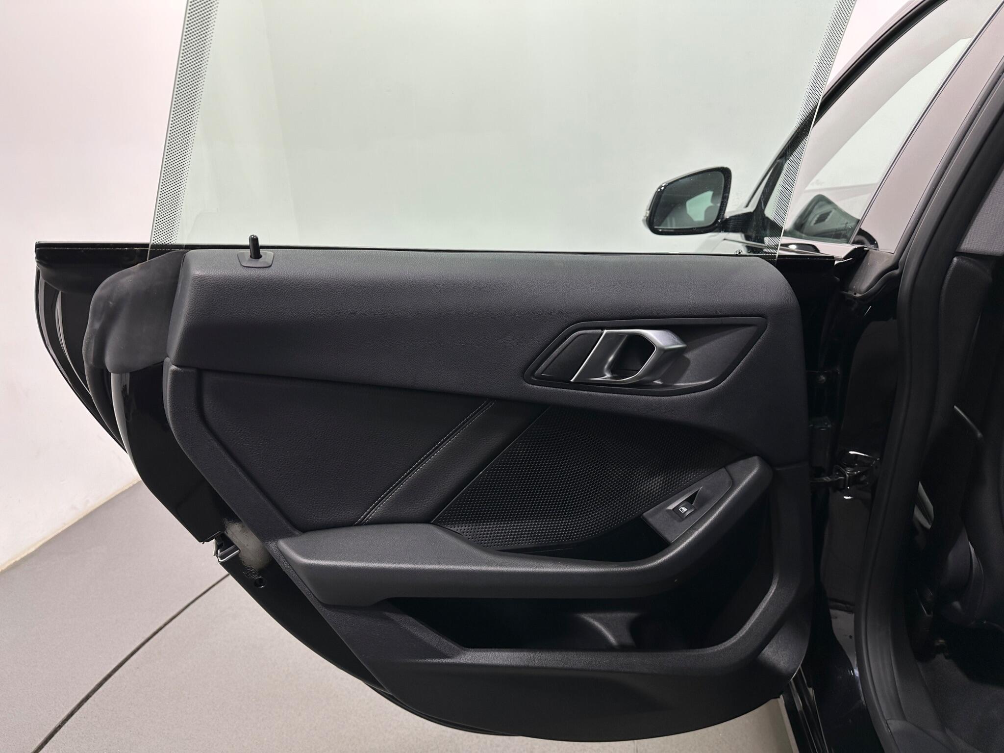 BMW 2 Series view 41