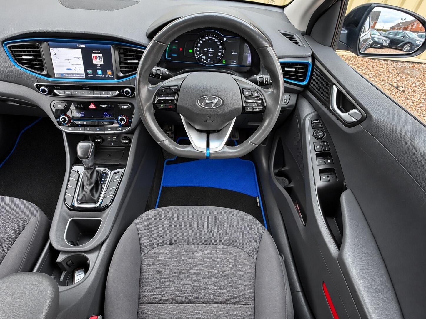 Hyundai Ioniq view 21
