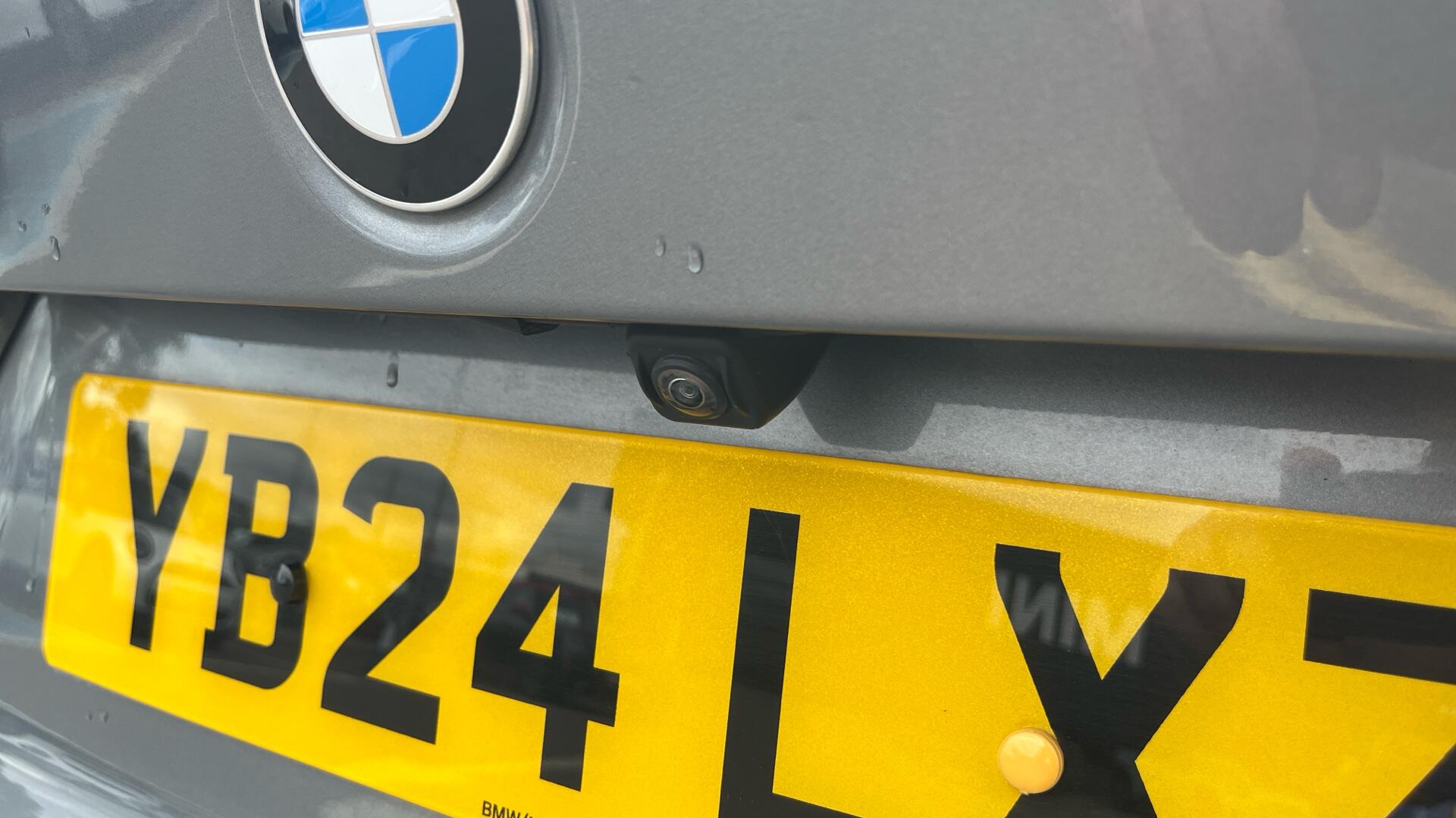 BMW 3 Series view 32