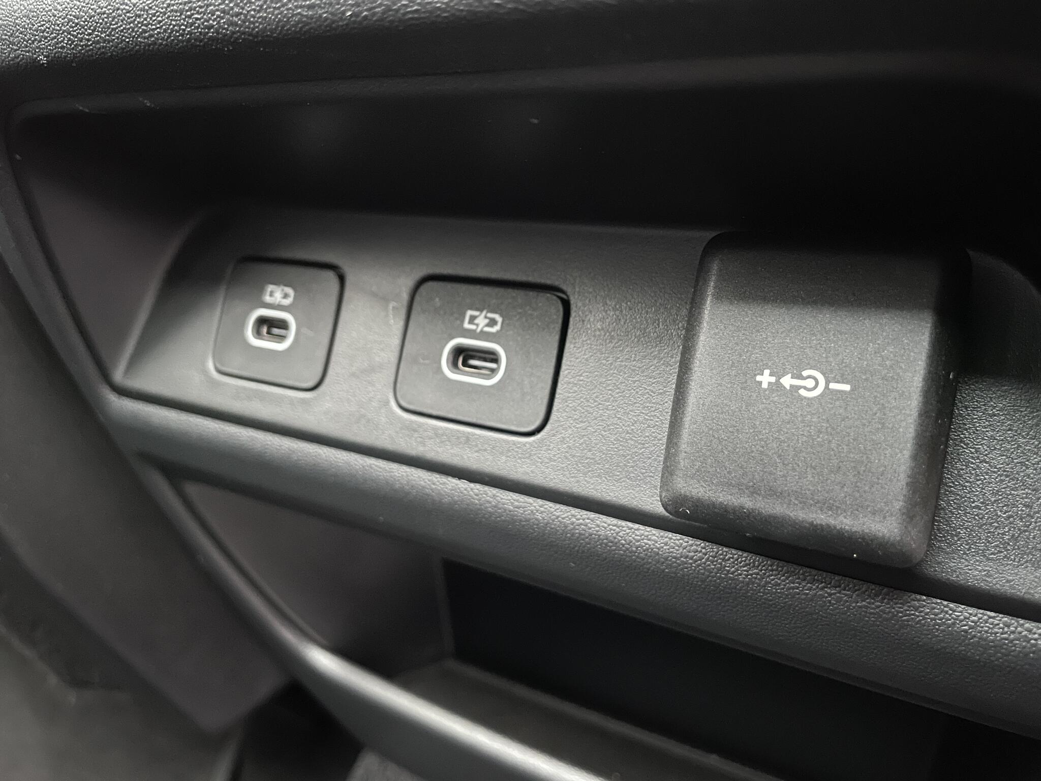 Land Rover Discovery Sport view 51