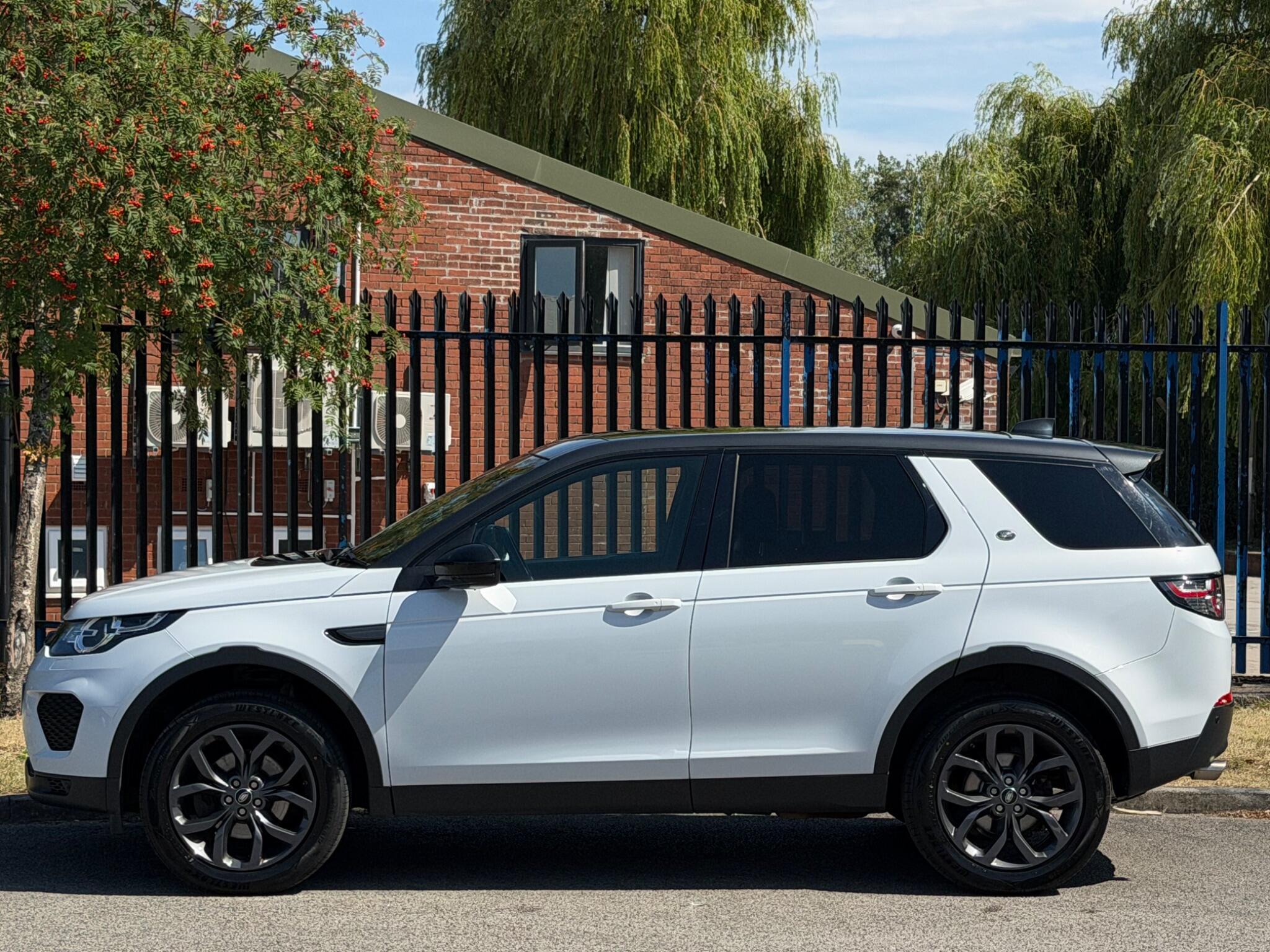 Land Rover Discovery Sport view 7