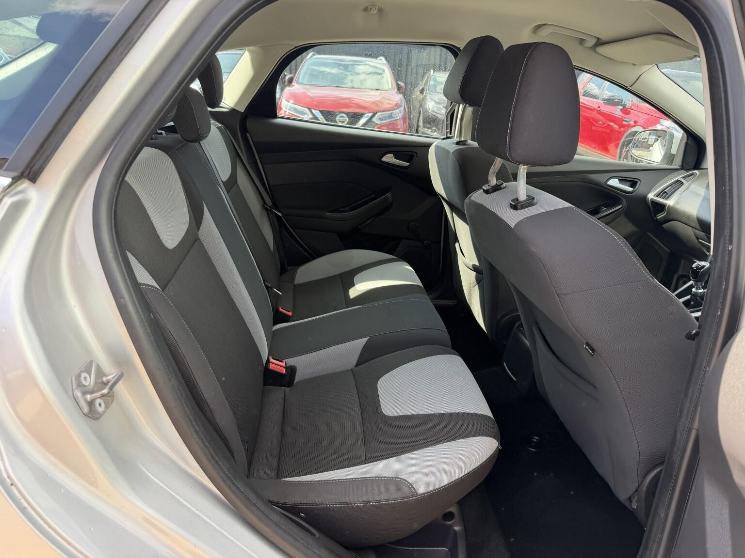 Ford Focus view 18