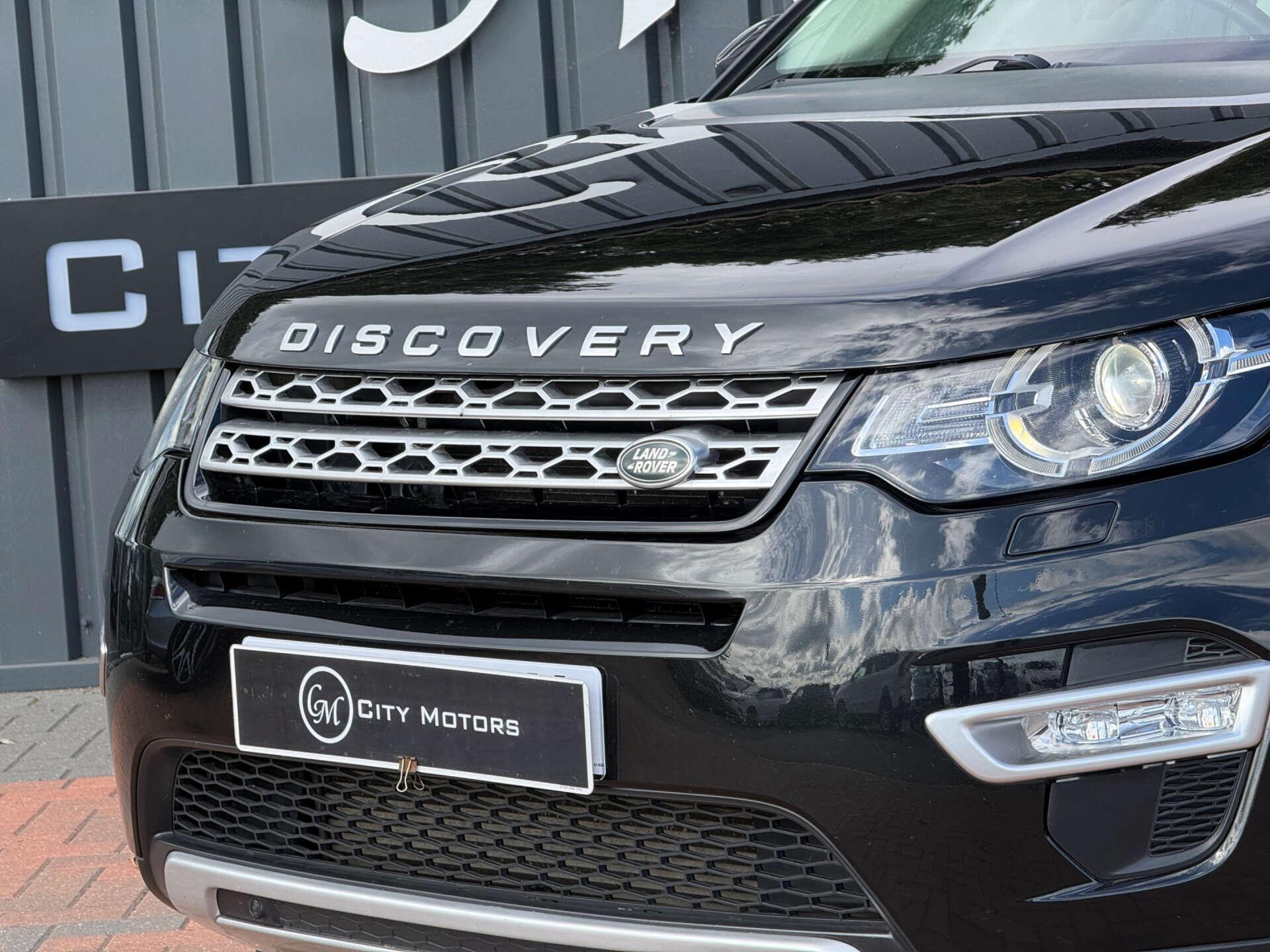 Land Rover Discovery Sport view 4
