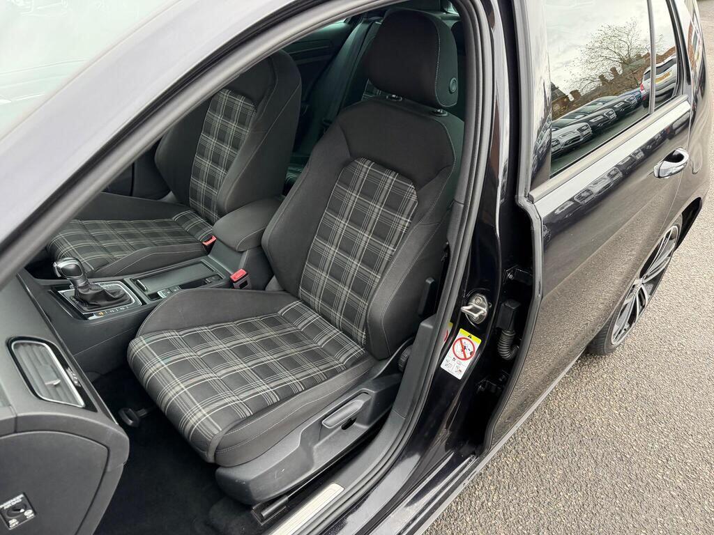 Volkswagen Golf view 17