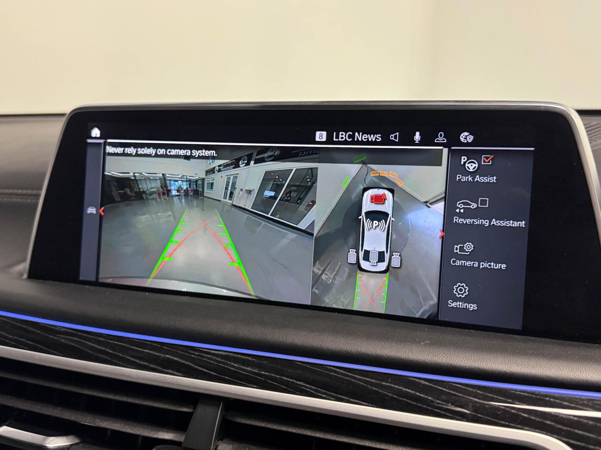 BMW 7 Series view 9