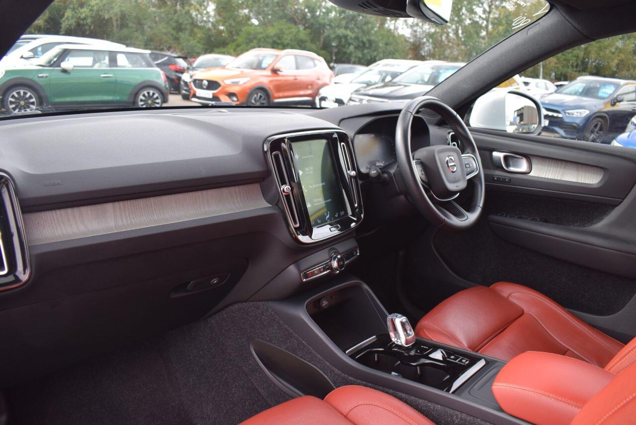 Volvo XC40 view 17
