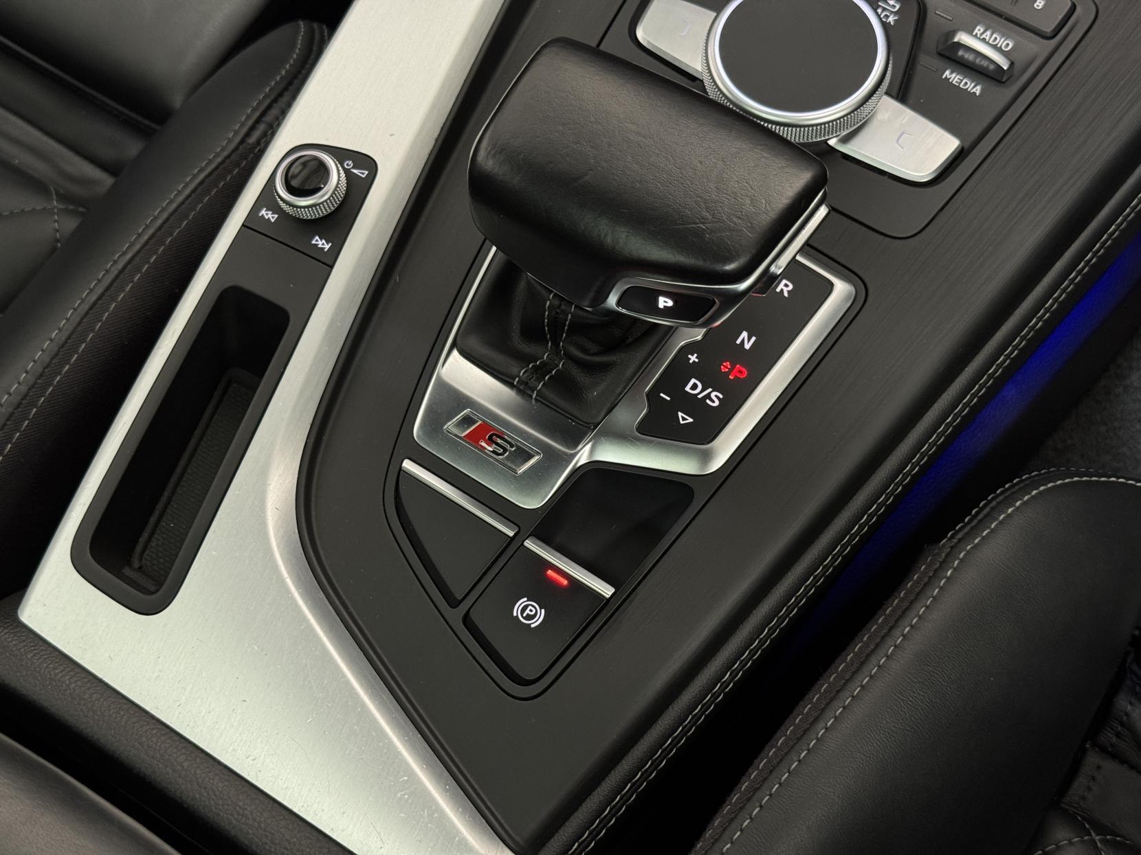 Audi S4 Avant view 37